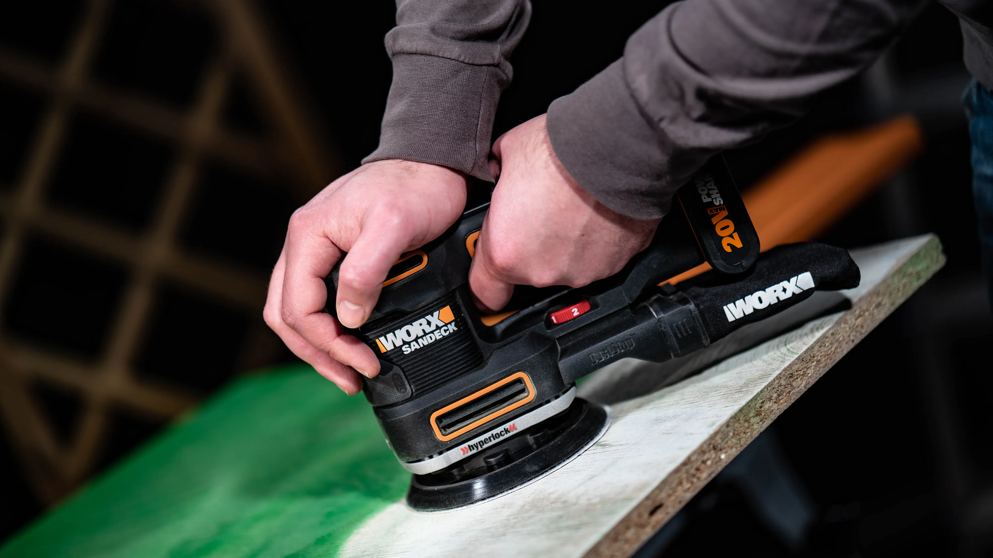 Worx Akku-Multischleifer Sonicrafter WX820 20 V inkl. Akku 2 Ah & Ladegerät Worx Akku-Multischleifer Sonicrafter WX820 20 V inkl. Akku 2 Ah & Ladegerät