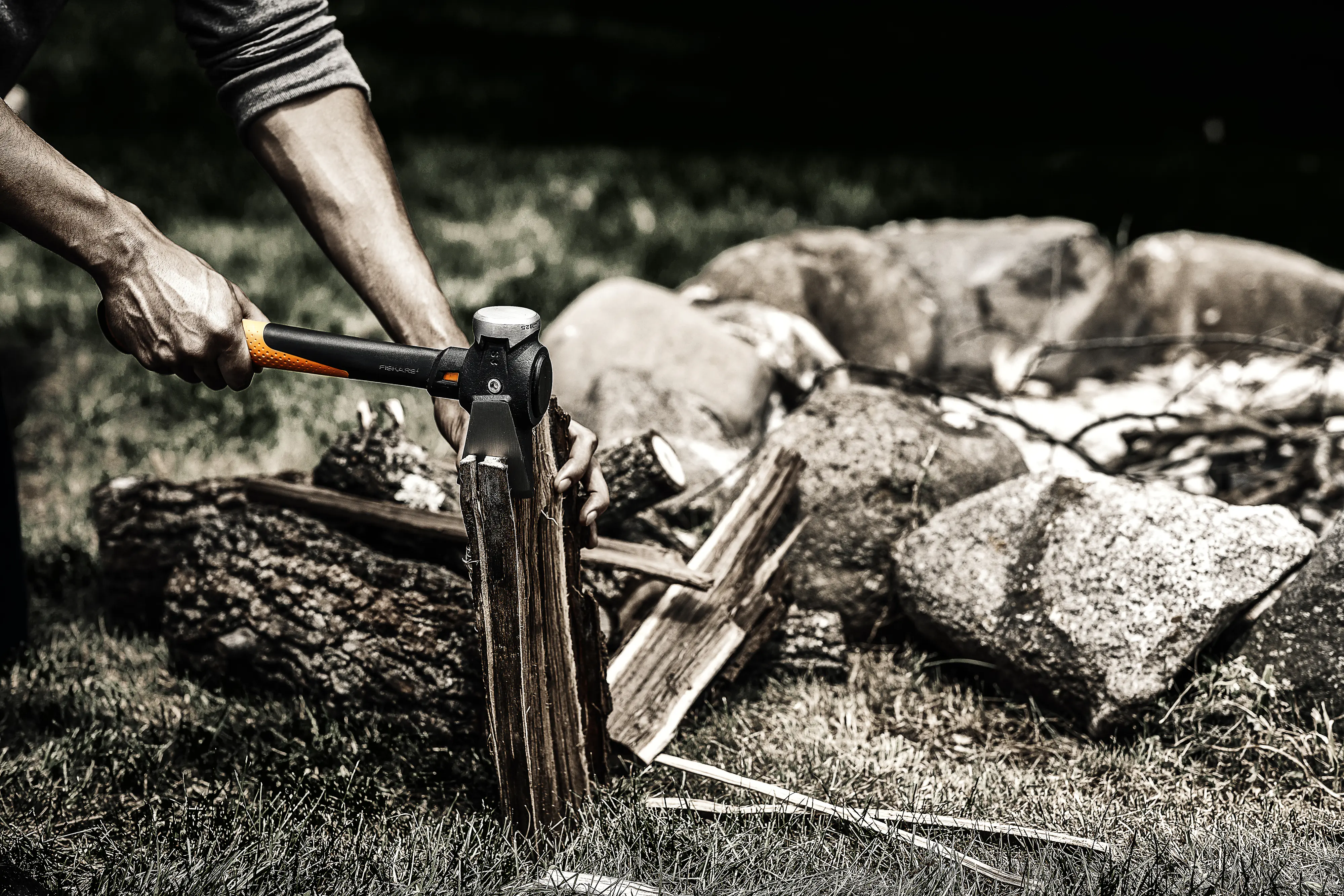 Fiskars Pro Bauaxt IsoCore S 36 cm inkl. Holster