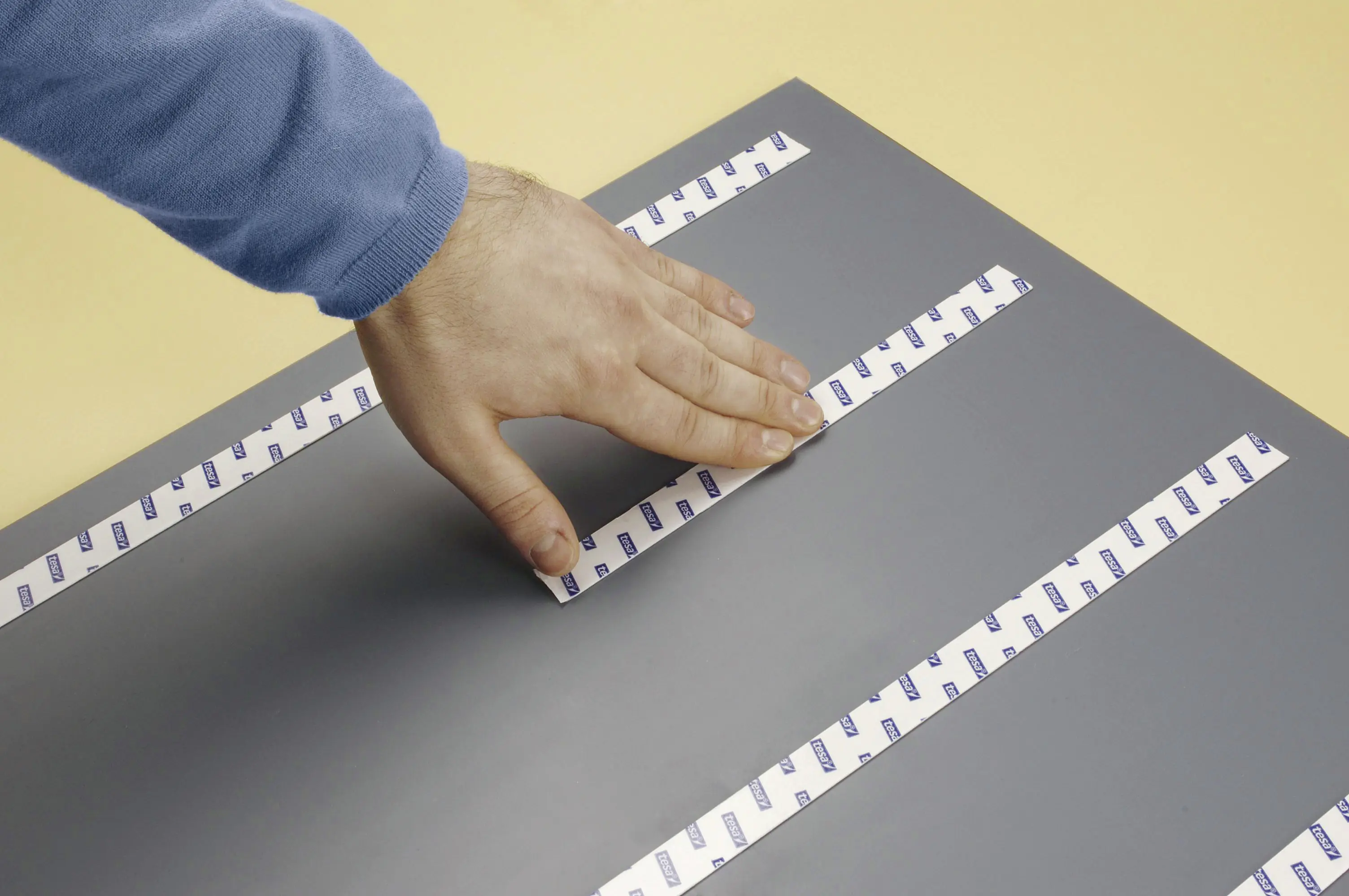 tesa Montageband Spiegel 5 m x 19 mm, doppelseitig klebend tesa Montageband Spiegel 5 m x 19 mm, doppelseitig klebend