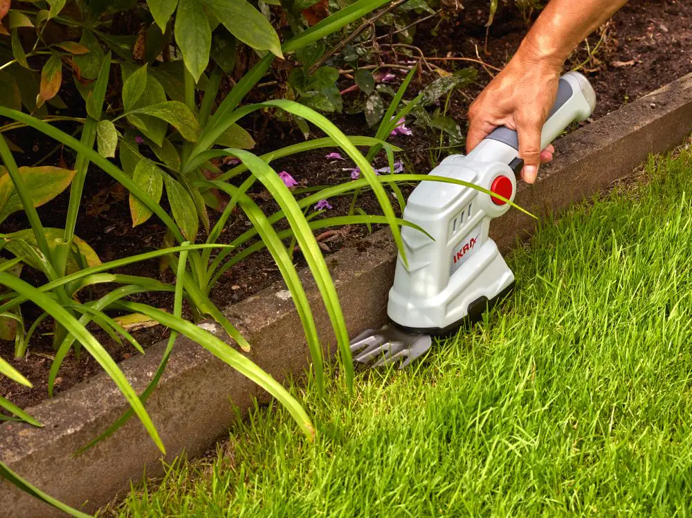 Ikra Akku Gras- und Strauchschere IGBS 3.6 USB, inkl. Ladegerät