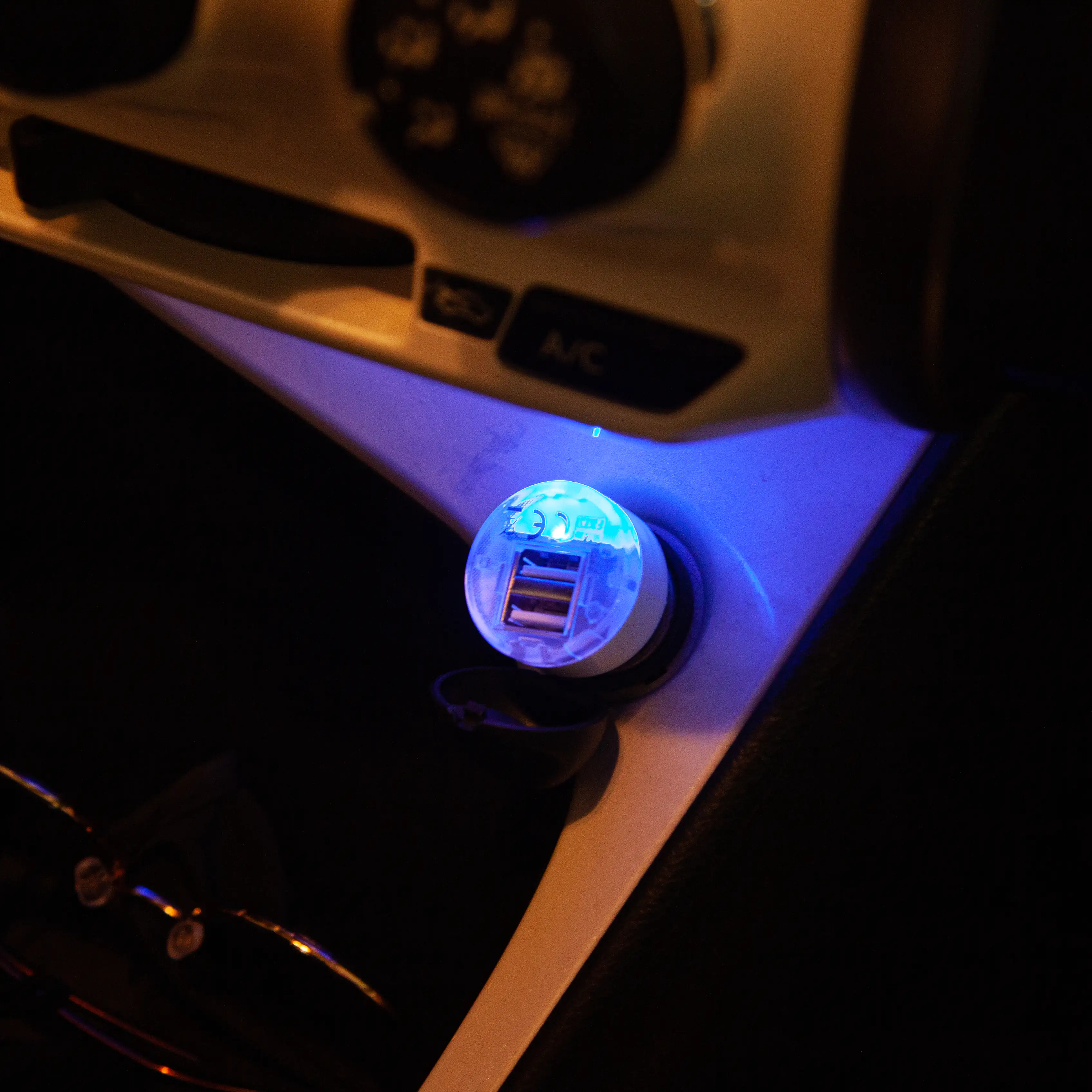 TrendLine KFZ Ladeadapter USB 12V weiß TrendLine KFZ Ladeadapter USB 12V weiß