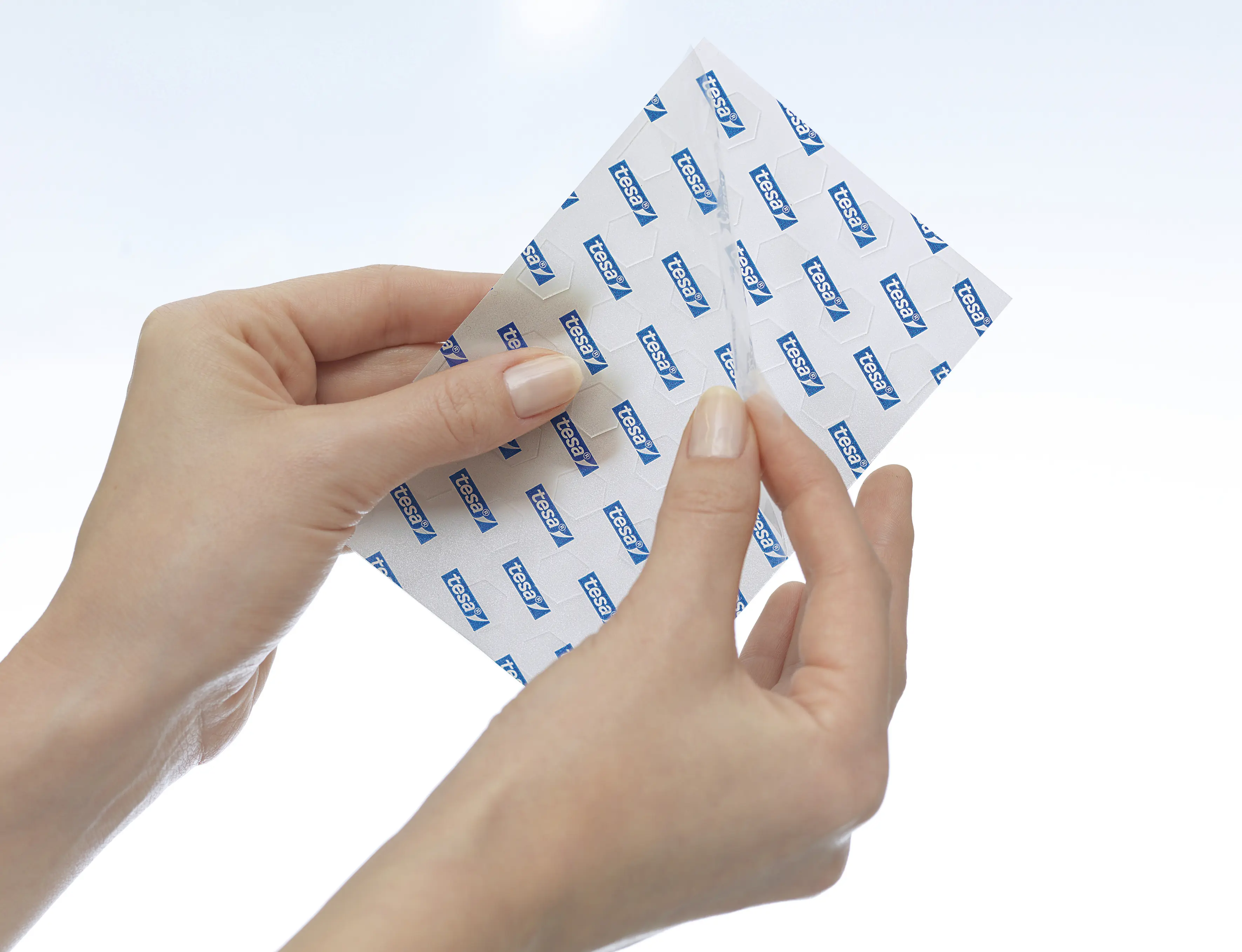 tesa Tack Doppelseitige Klebepads 72 Pads, transparent