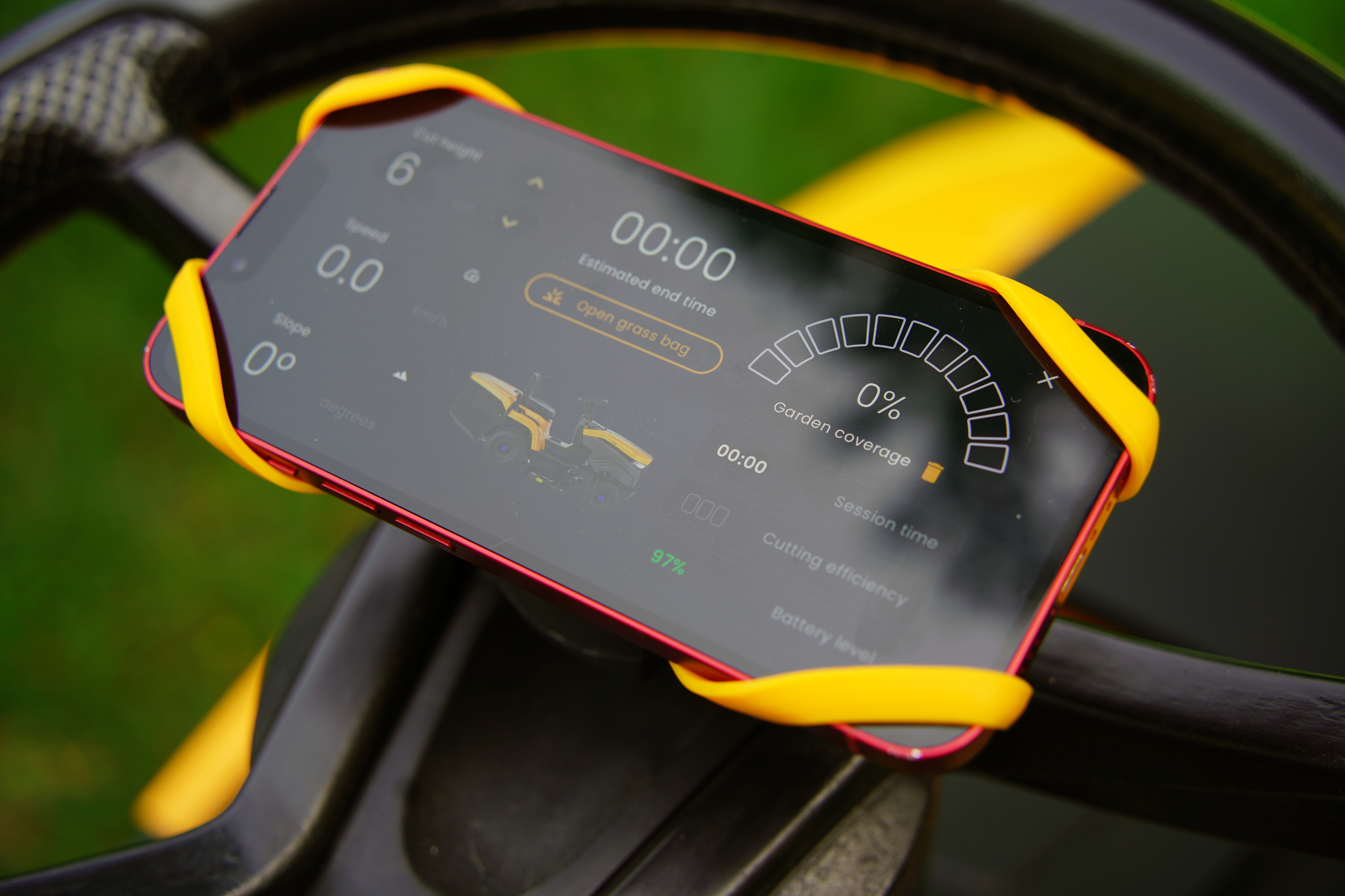 Stiga Akku Rasentraktor Estate 384e, 48 V, 84 cm Schnittbreite, inkl. Mulchkit & Anhängerkupplung