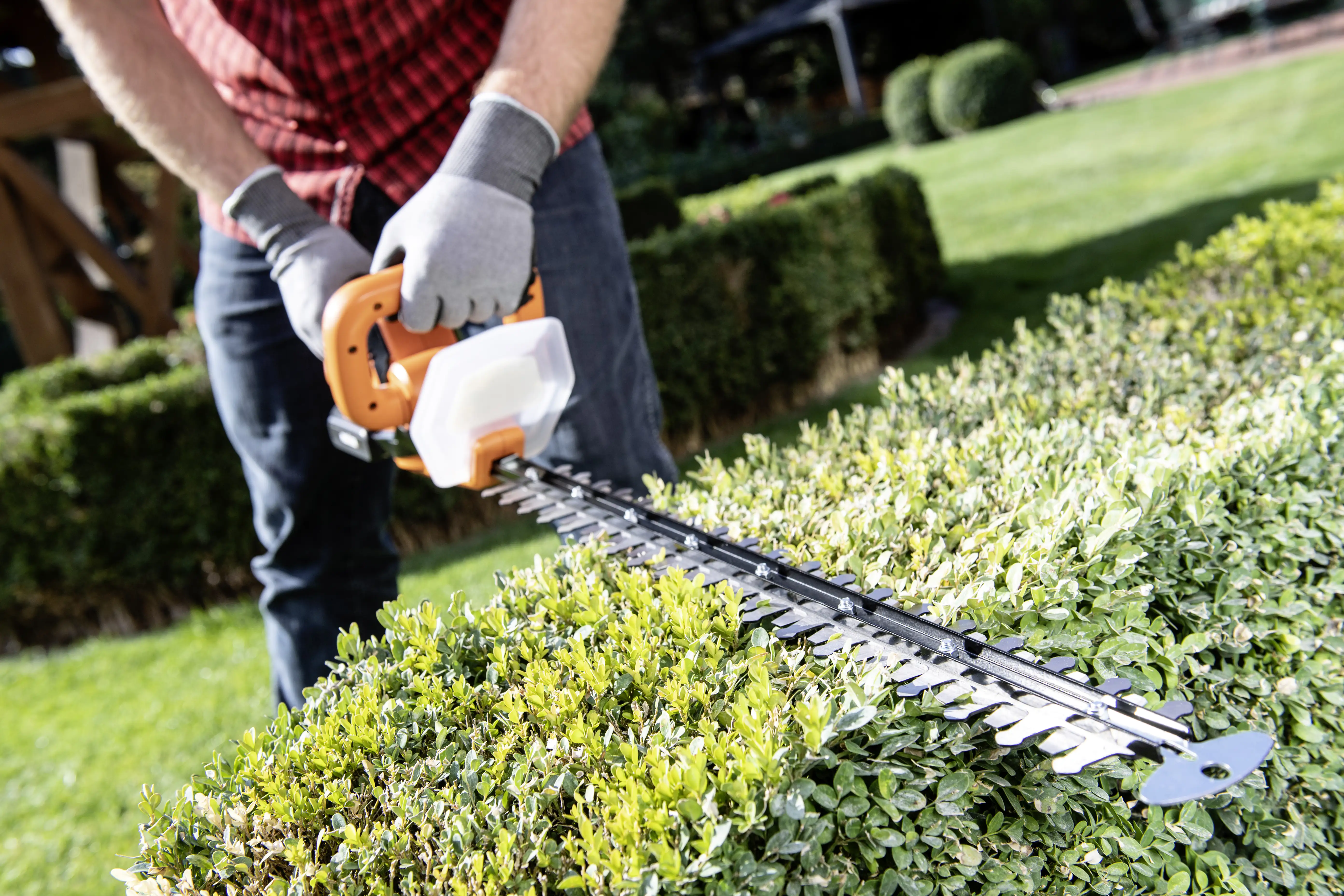 Primaster Akku-Heckenschere PMAHS 2025 inkl. Akku und Schnellladegerät