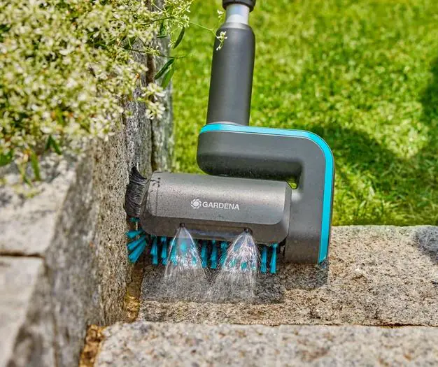 Gardena Akku-Reinigungsbürste Aqua Brush Universal 04/18V