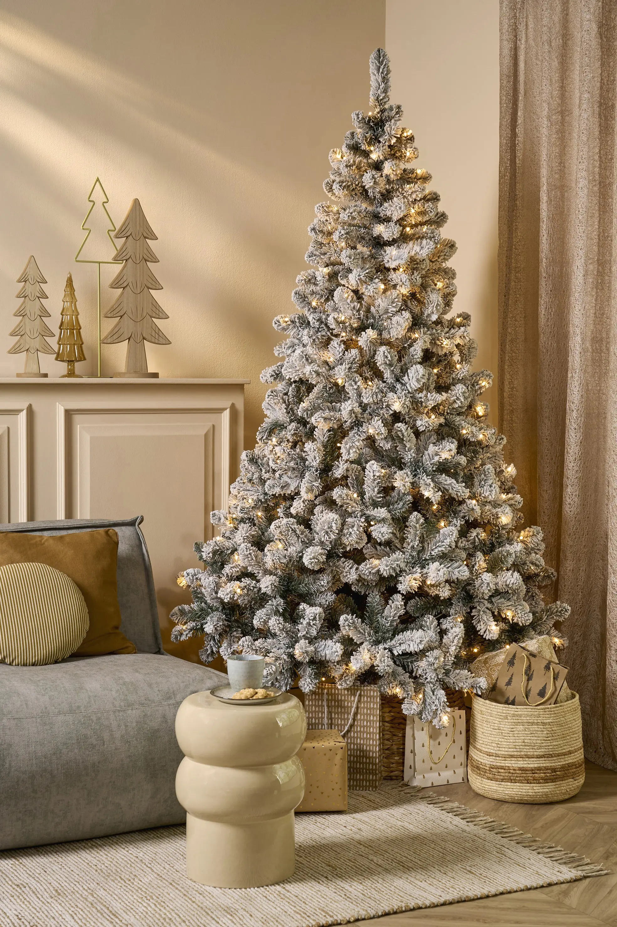 Black Box Trees Weihnachtsbaum Charlton beleuchtet mit Timer 215 cm grün frosted