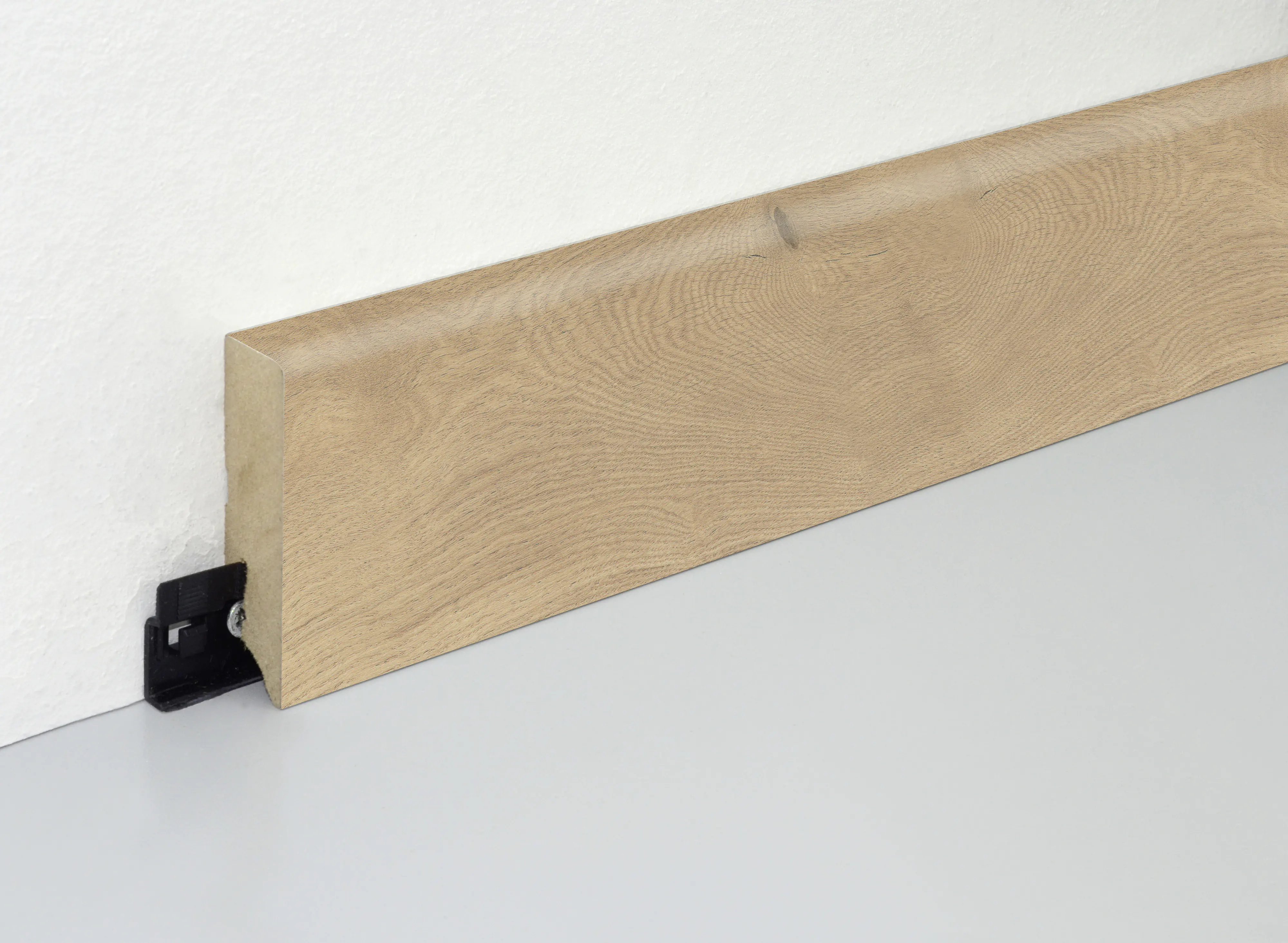 Neuhofer Fußleiste 240 cm 70 x 19 mm SchattenEiche Neuhofer Fußleiste 240 cm 70 x 19 mm SchattenEiche
