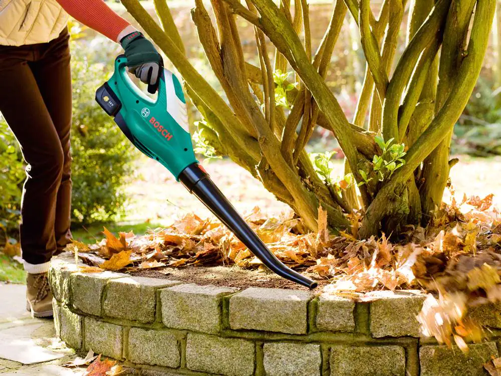 Bosch Akku-Laubbläser ALB 18 LI 18V 2,5 Ah Solo Bosch Akku-Laubbläser ALB 18 LI 18V 2,5 Ah Solo