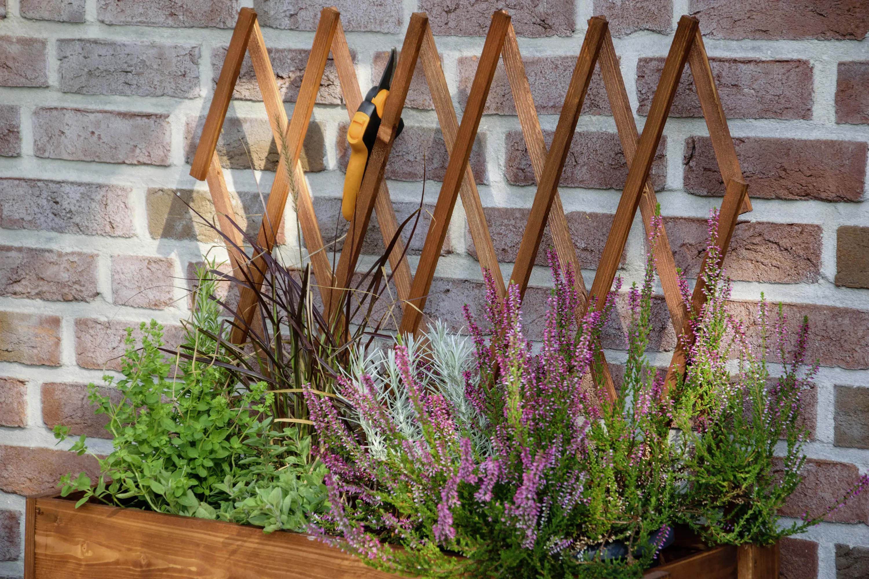 Dobar Rollbares Hochbeet mit Rankgitter braun 79 x 28,5 x 130 cm