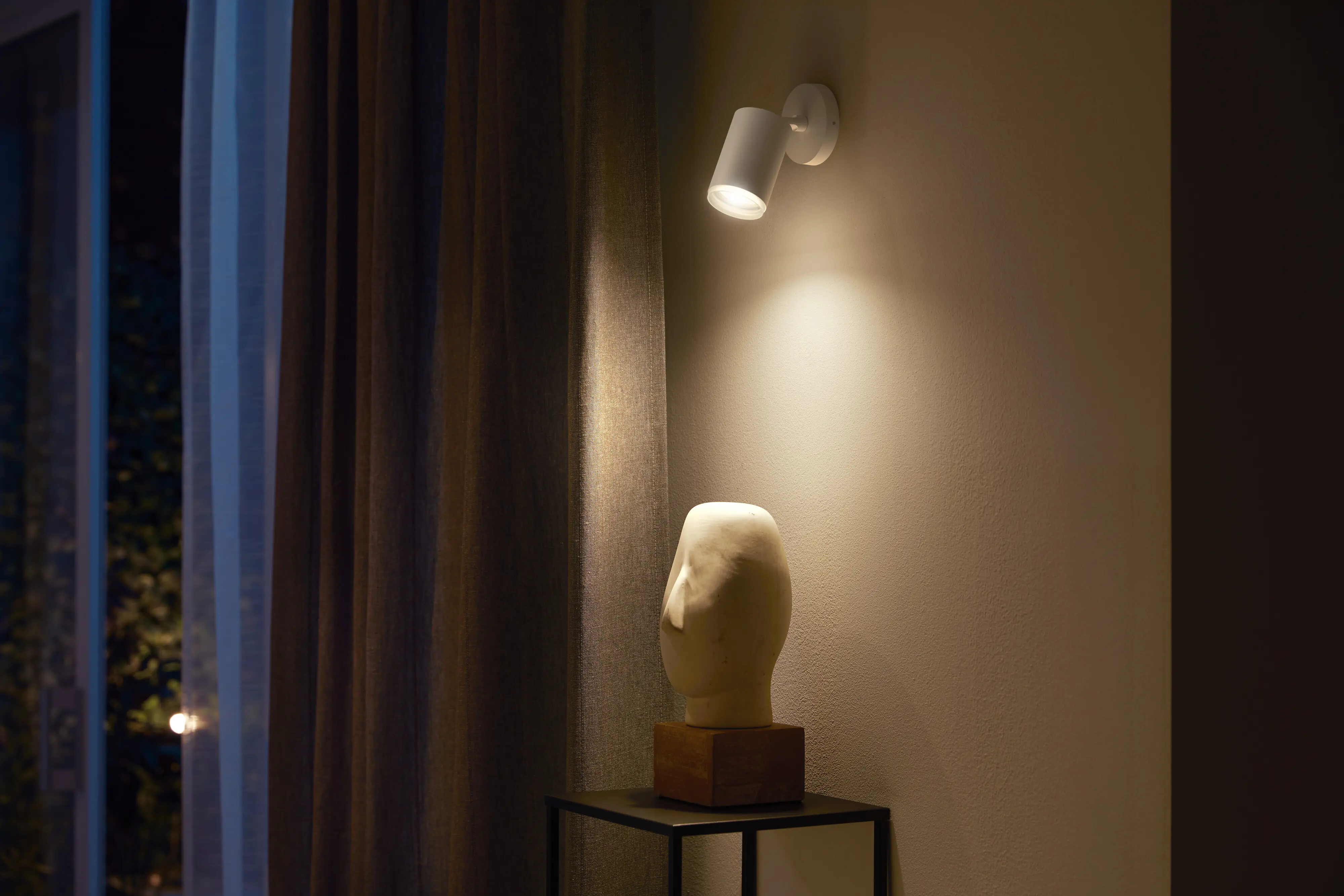 Philips Hue LED Deckenleuchte 1er Spot Fugato 20,6 x 14,5 cm weiß