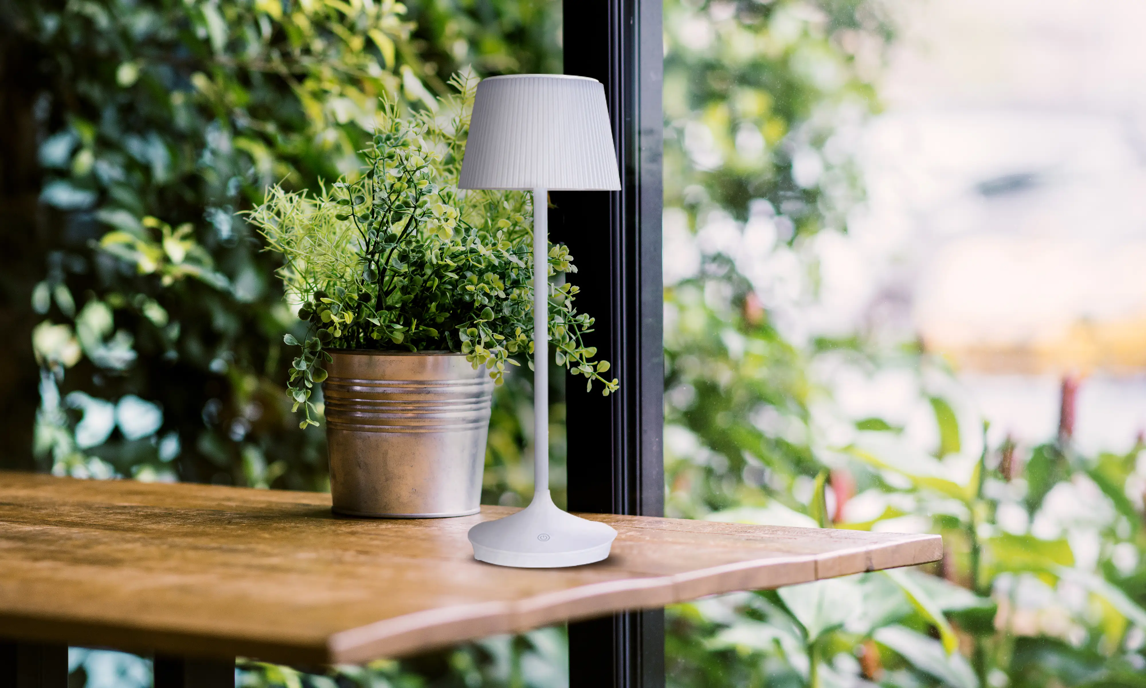 Light & More Solar-Tischleuchte Emmi weiß 38 x 13 cm