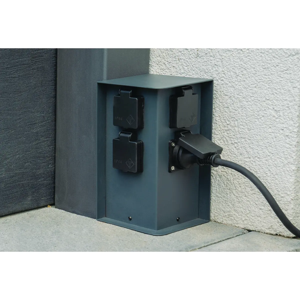 Unitec Gartensäule mit 4 Schutzkontakt-Steckdosen schwarz Unitec Gartensäule mit 4 Schutzkontakt-Steckdosen schwarz