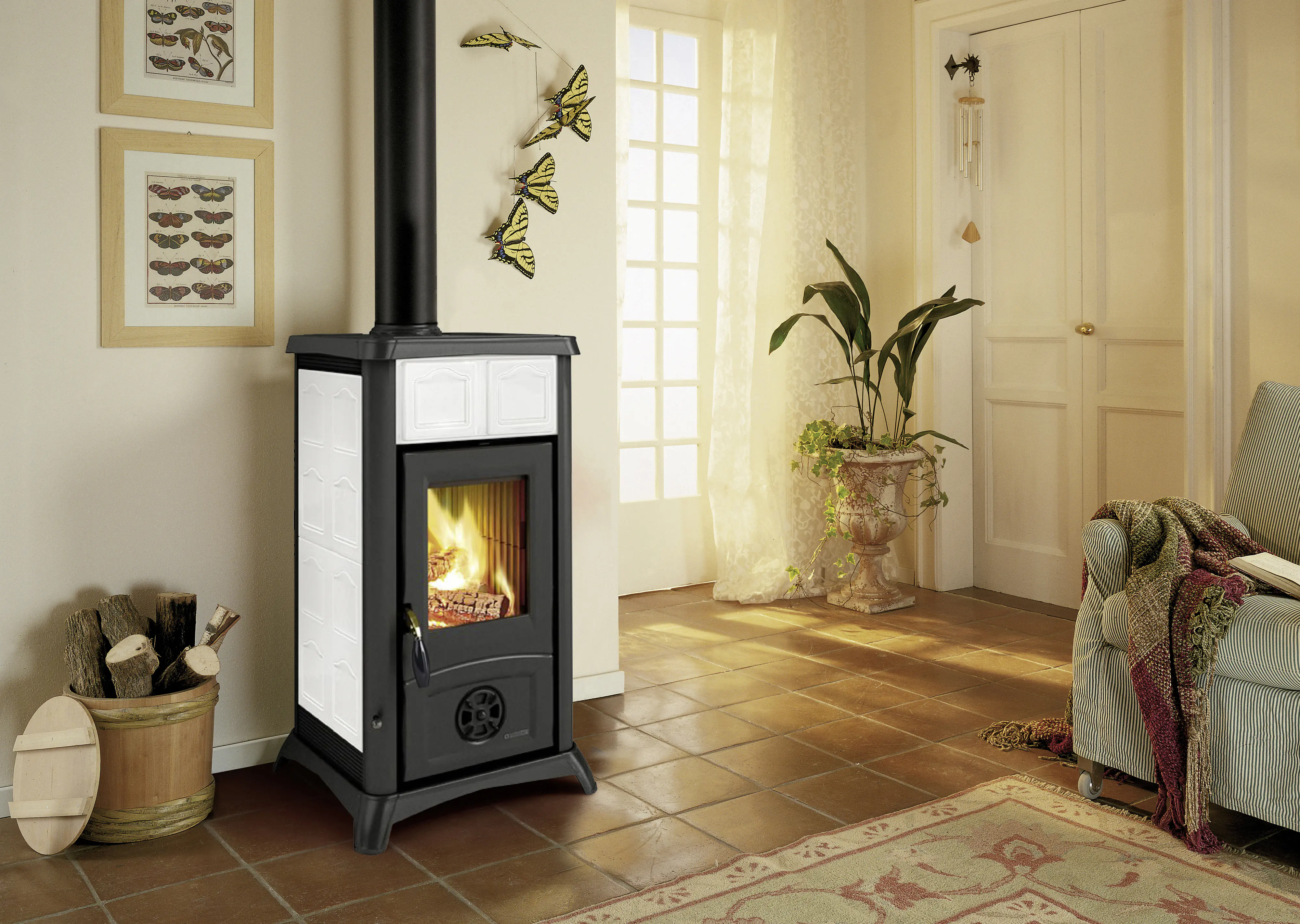 LaNordica Kaminofen GEMMA Gussofen und Kachelverkleidung in weiß 6 kW