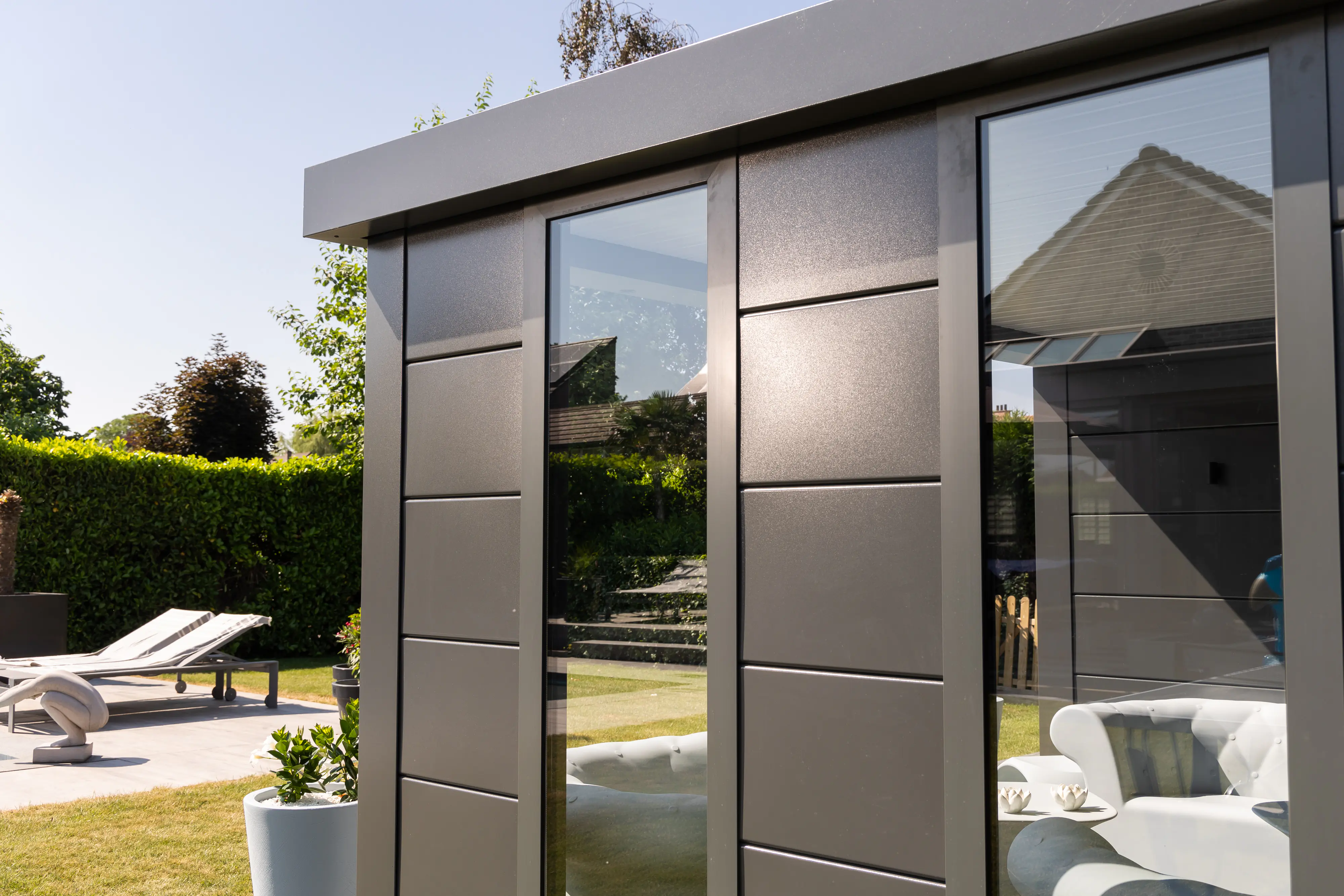 Telluria Gerätehaus Classico Lounge XL mit Fenstern 3330 links weiß 792 x 298 cm