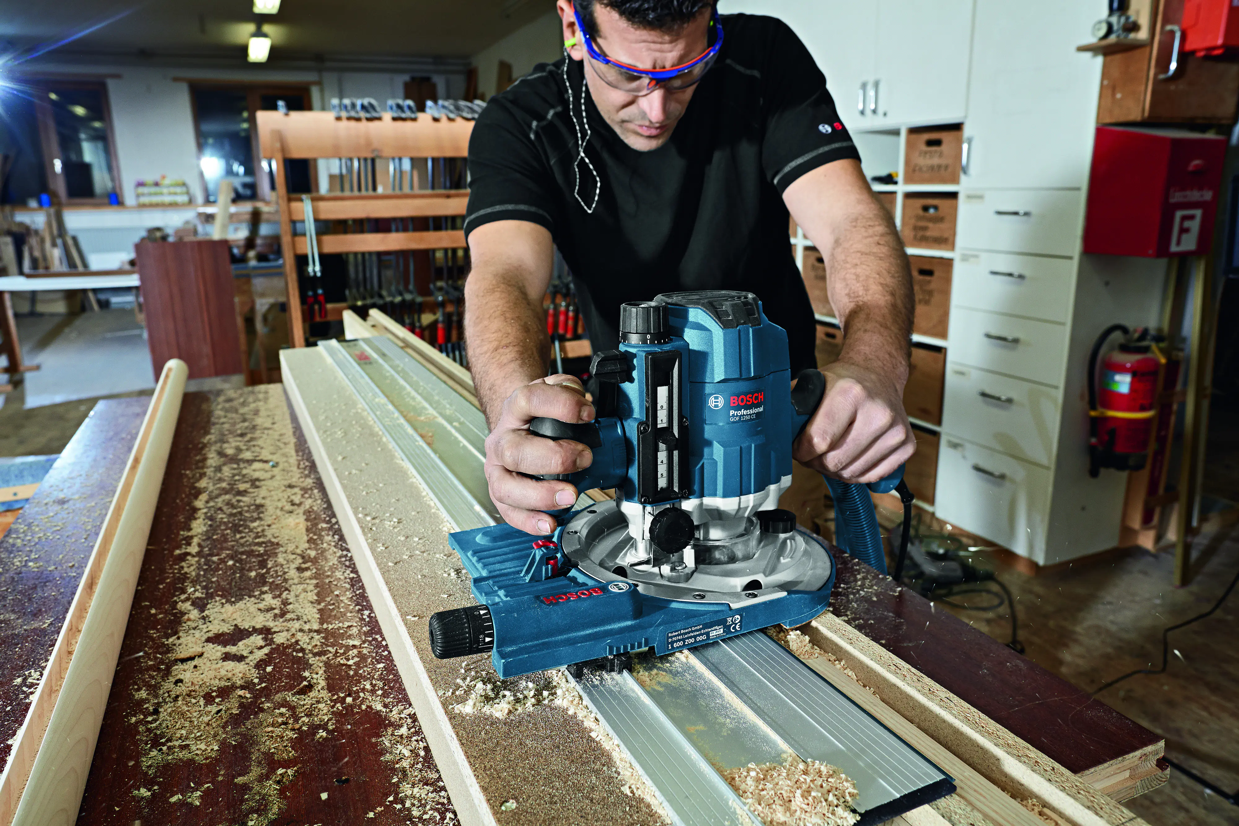 Bosch Professional Präzisions-Oberfräse GOF 1250 CE Bosch Professional Präzisions-Oberfräse GOF 1250 CE