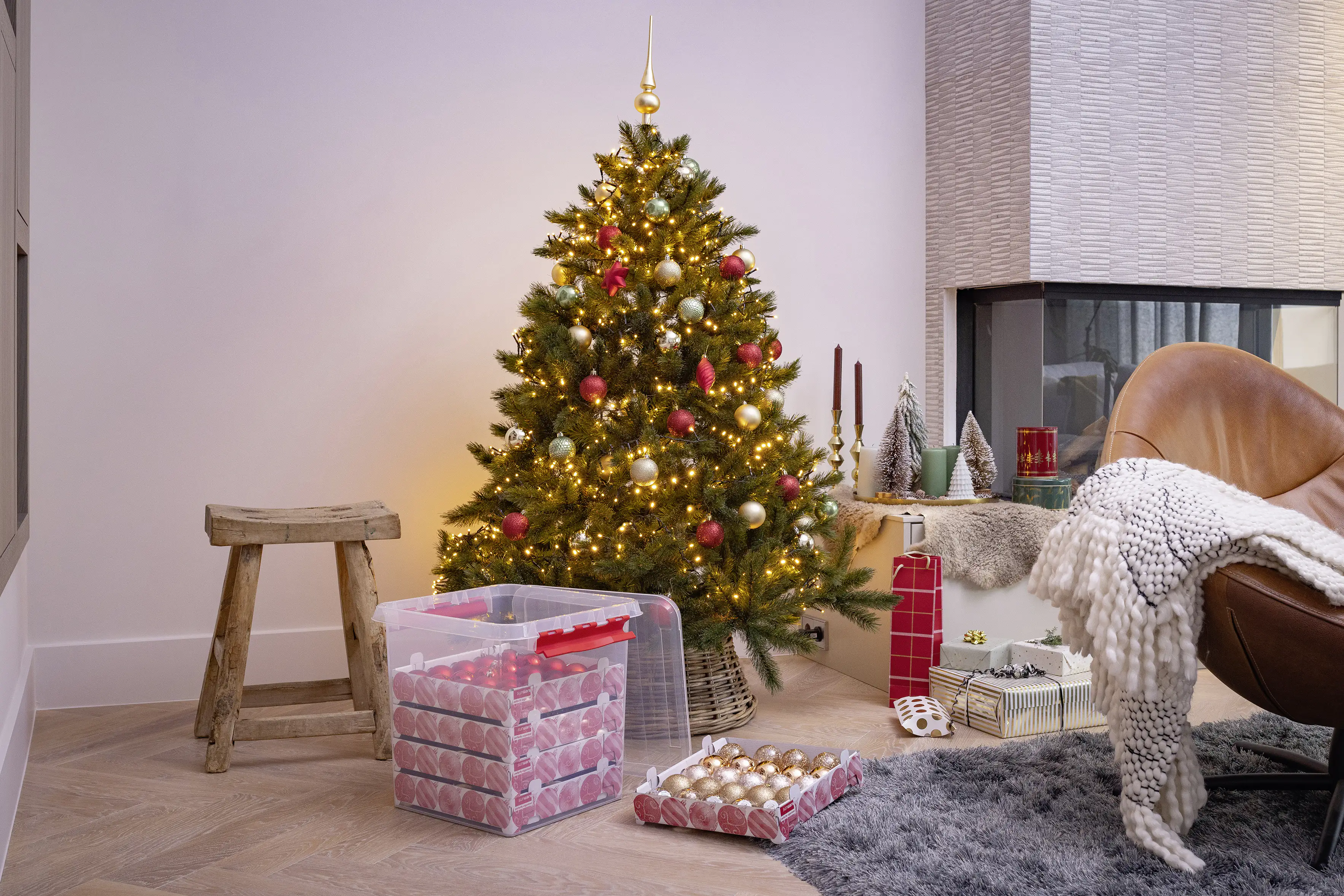 Sunware Weihnachtsbox Q-line 38L mit Einsatz für 125 Kugeln transparent rot