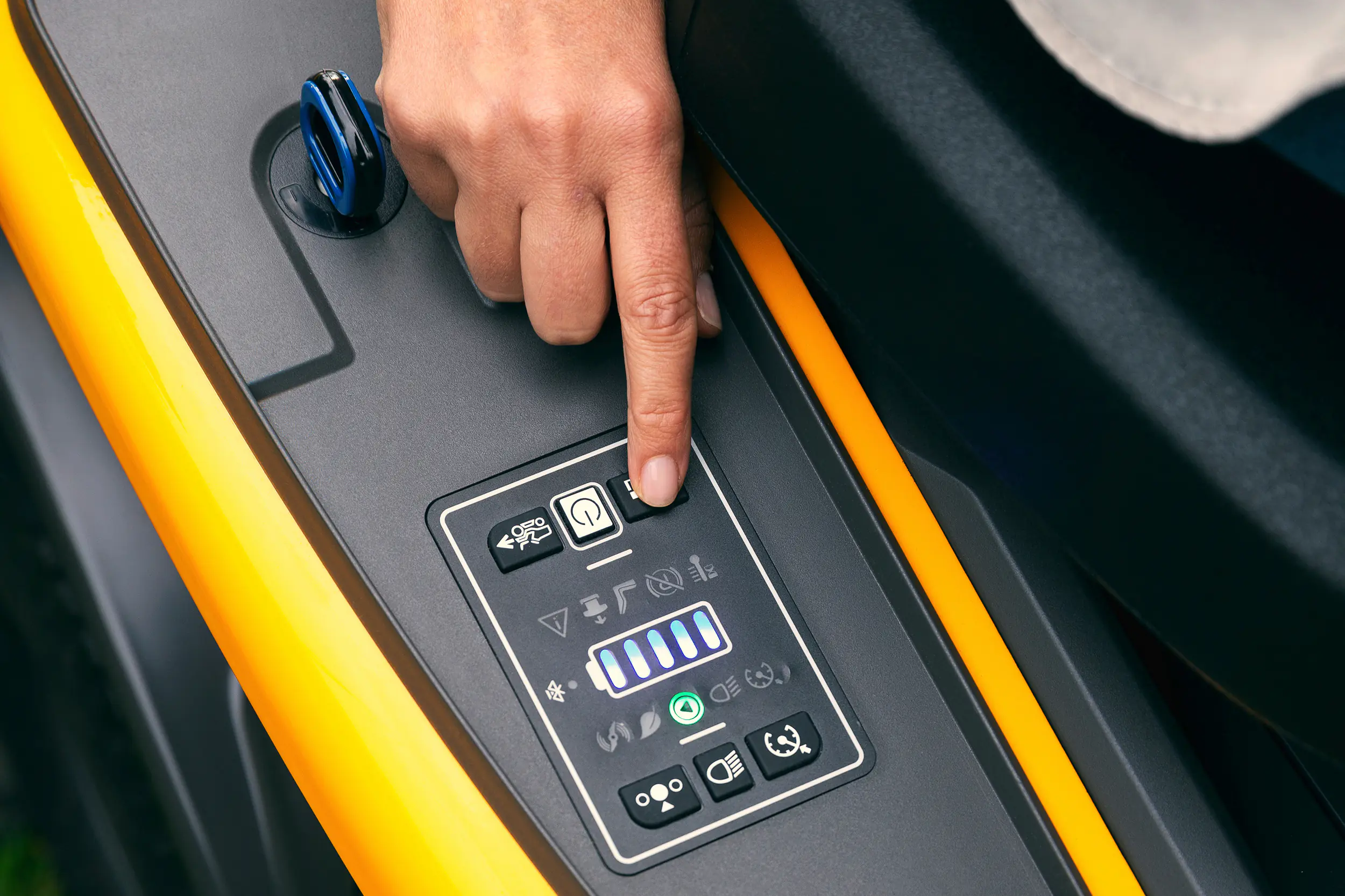 Stiga Akku-Rasentraktor Swift 372e, inkl. 4 Akkus (3x 7,5Ah und 1x 5Ah )/48V, 72 cm Schnittbreite