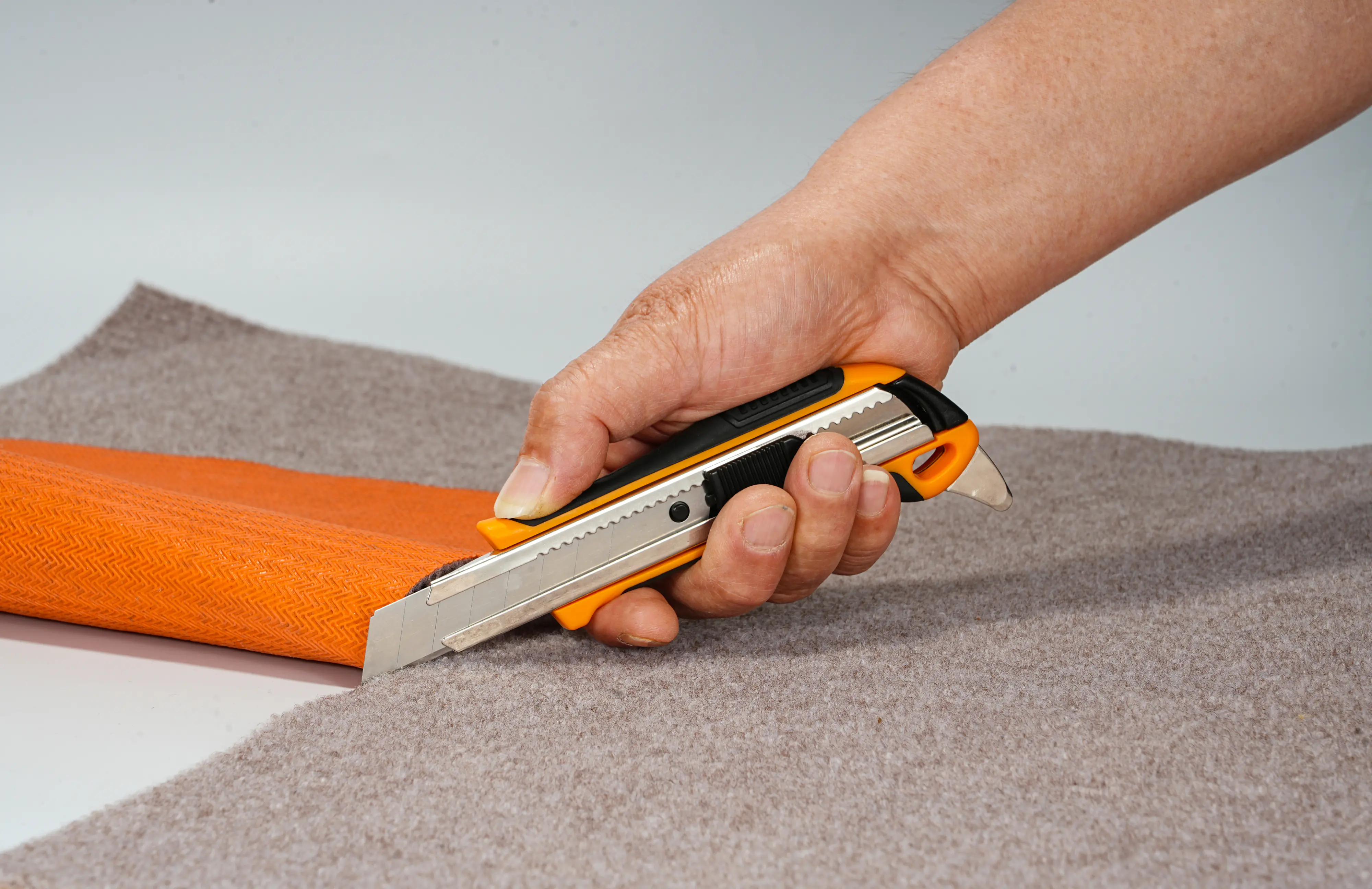 Primaster Cuttermesser 18 mm mit Auto-Lock und integriertem Dosenöffner