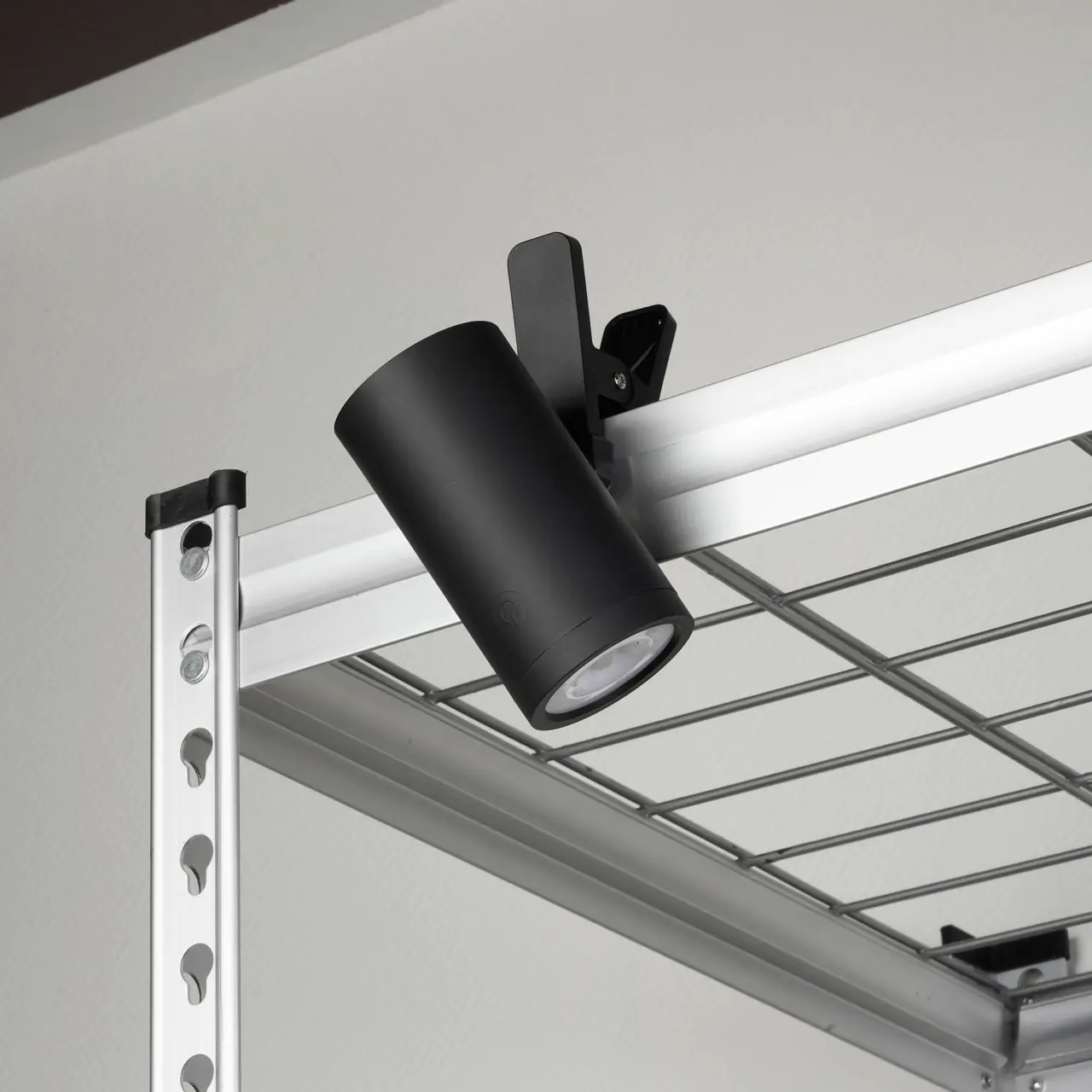 REV LED-Akku-Clipleuchte 6 x 6 x 11,5 cm schwarz dimmbar