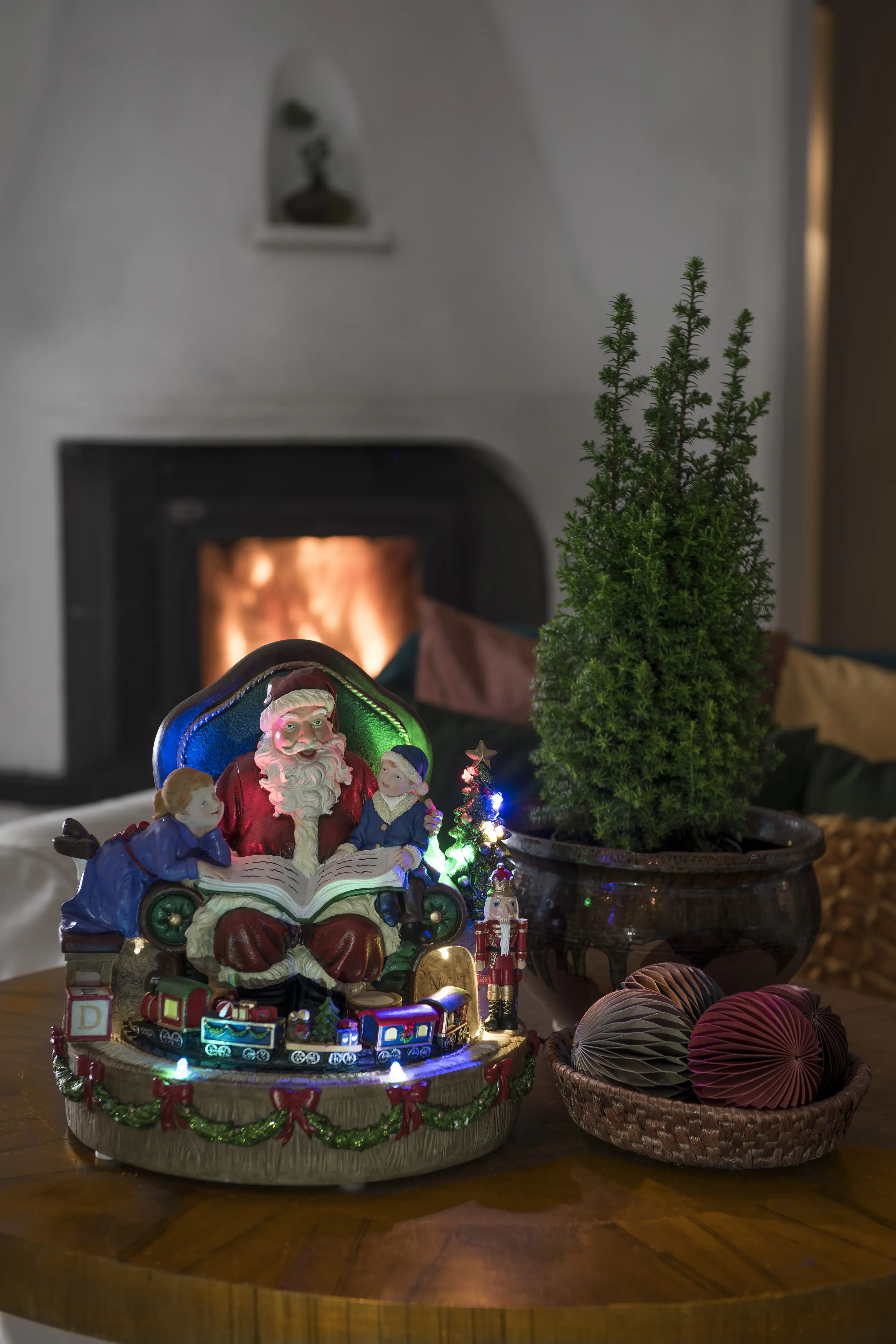 Konstsmide LED Szenerie Weihnachtsmann mit Kindern und Zug