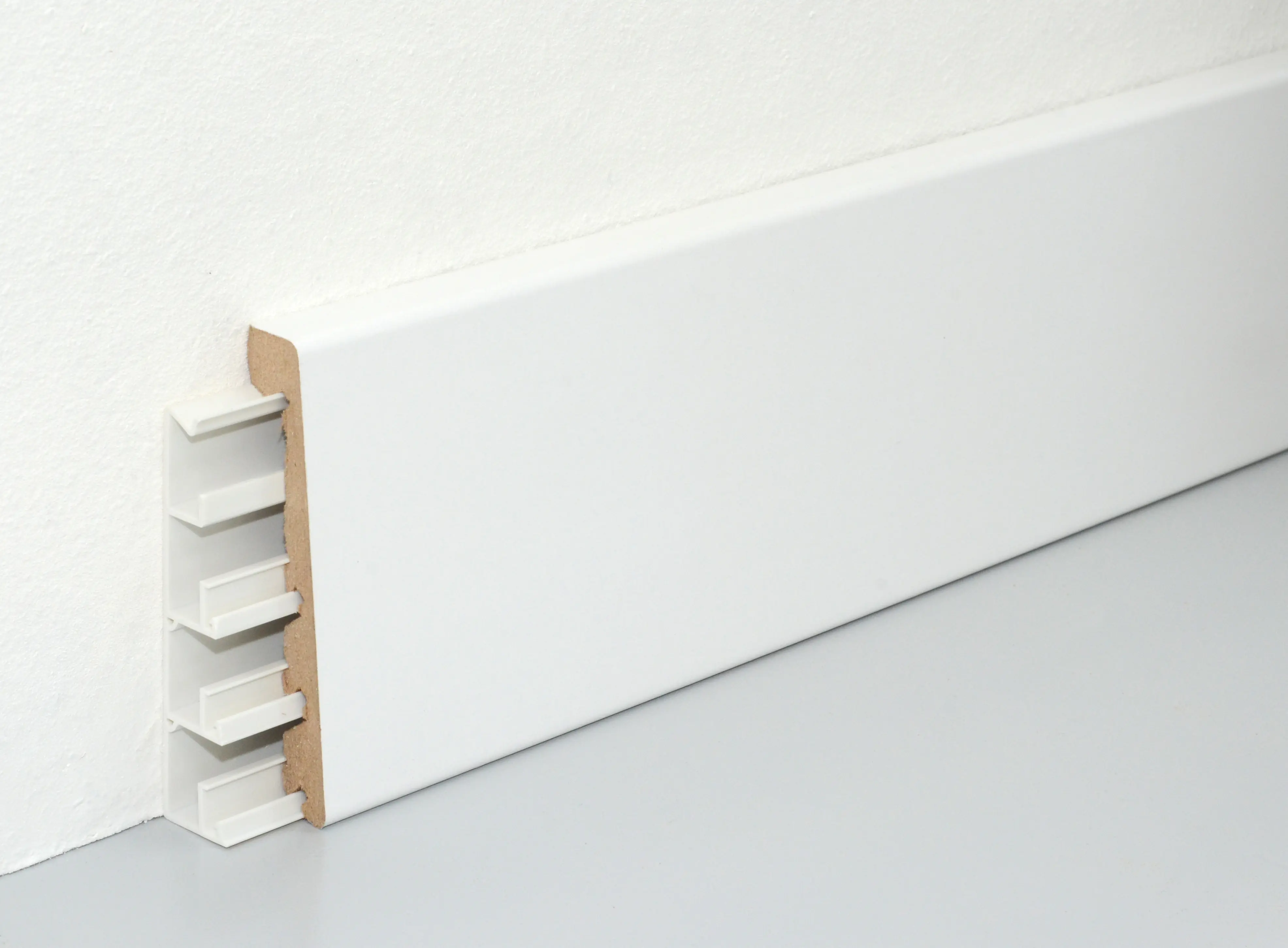 Neuhofer Fußleiste 240 cm x 92 x 24 mm weiß Neuhofer Fußleiste 240 cm x 92 x 24 mm weiß