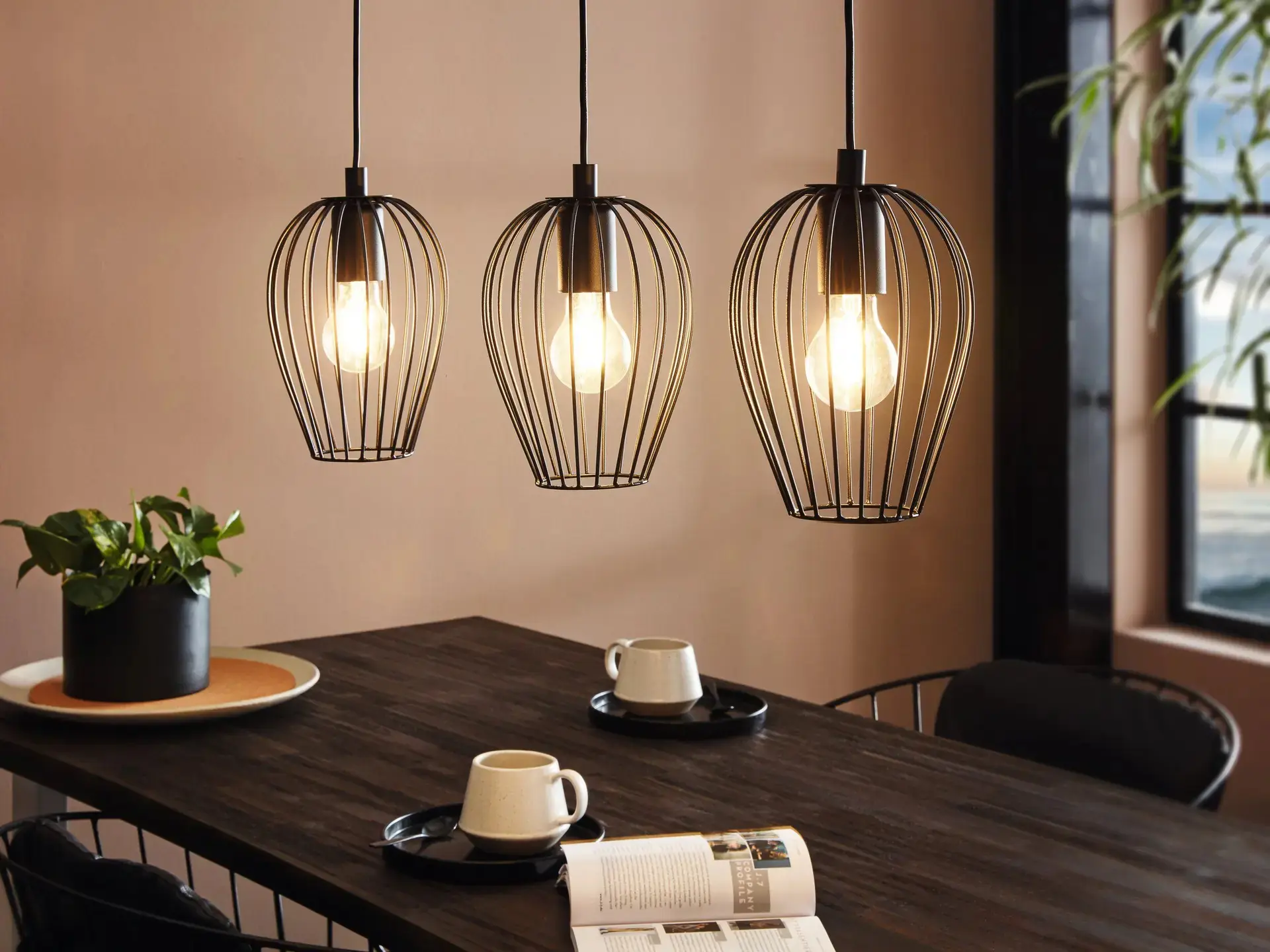 Eglo Pendelleuchte Newtown 3-flg., E27, schwarz