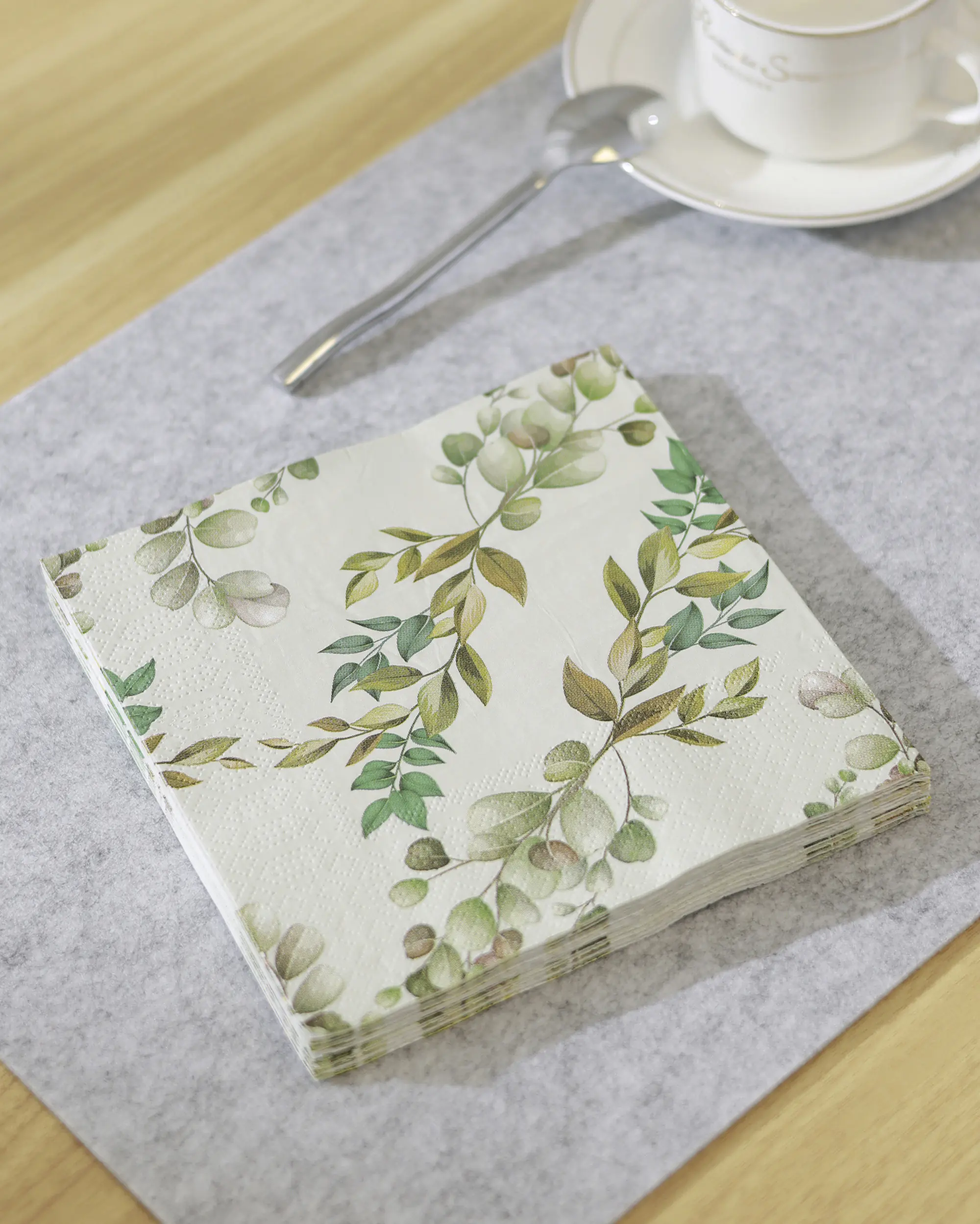 Eglo Servietten Bunte Blätter Mahuli weiß/grün 16,5 x 16,5 cm - 20er Pack