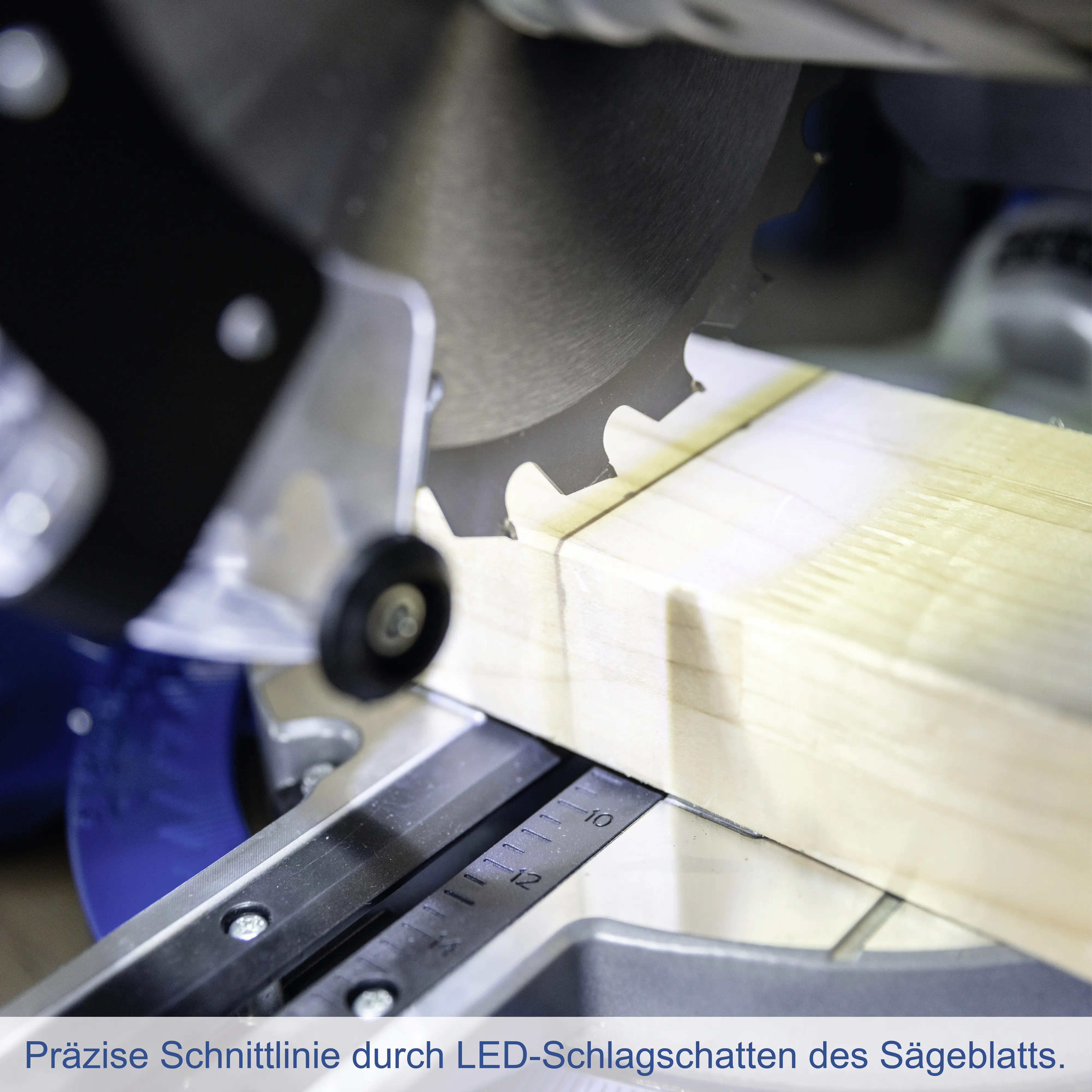 Scheppach Kappzugsäge HM216SPX mit LED-Schattenlicht & 2x Sägeblätter 2000 W
