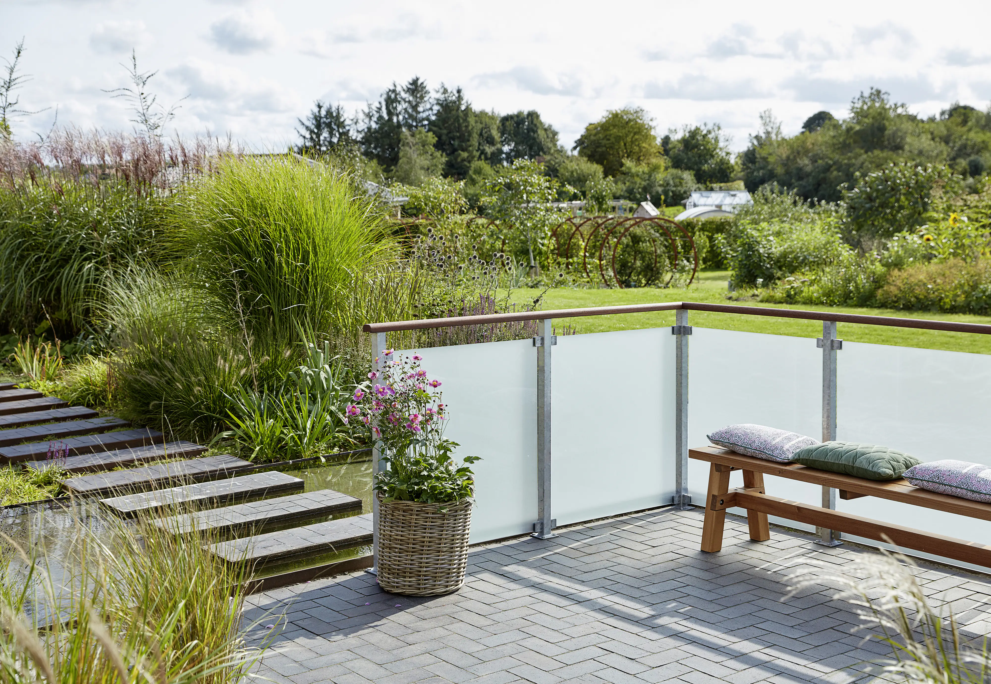 Plus Stahlpfosten mit Fuss für Handlauf Ecke 4,5 x 4,5 x 103,3 cm Feuerverzinkt