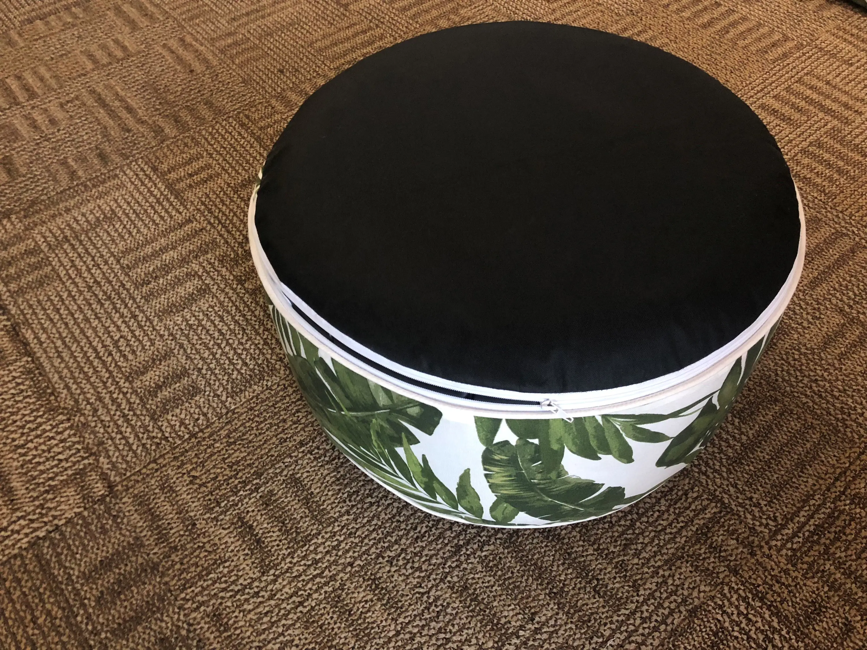 Primaster Sitzpouf aufblasbar weiß grün Ø 53 x 23 cm mit tropischen Blättern