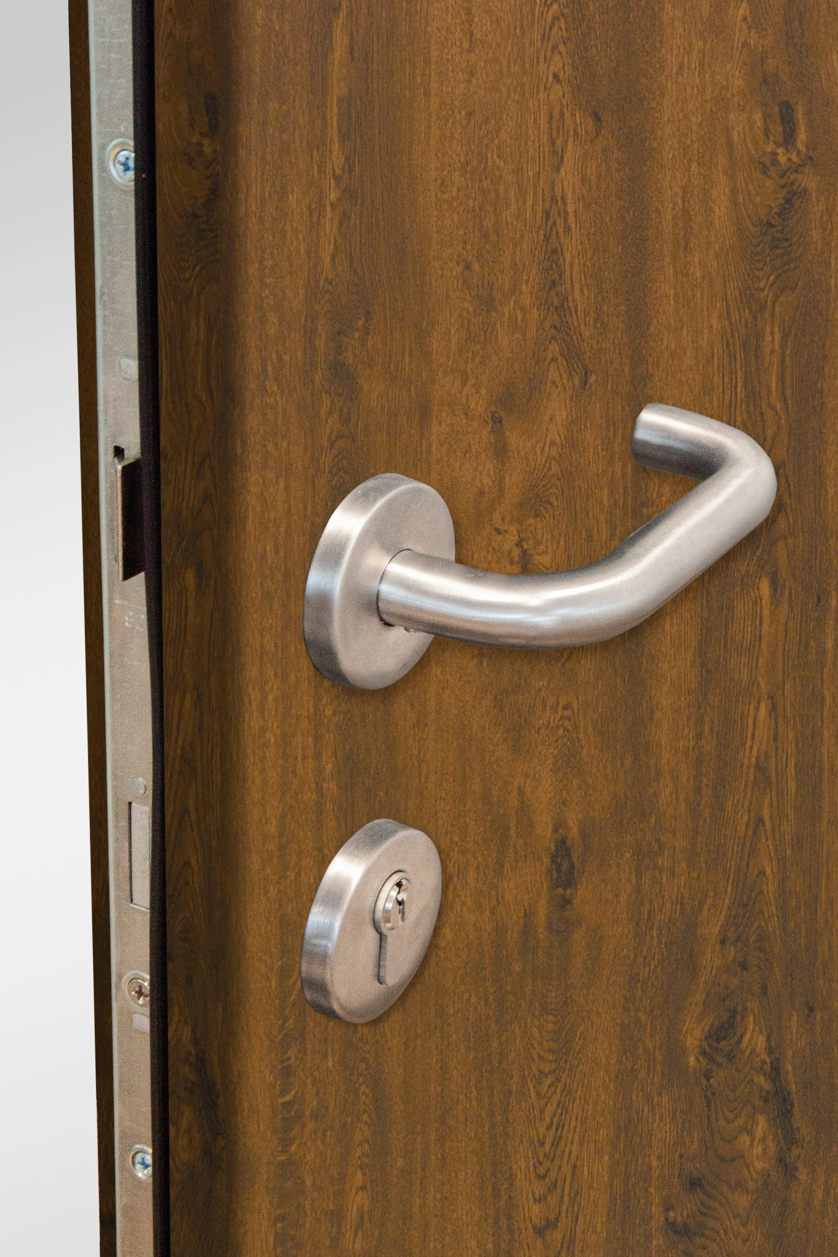 Splendoor Haustür Passivedoor Premium P14 Nussbaum DIN Links 110 x 210 cm