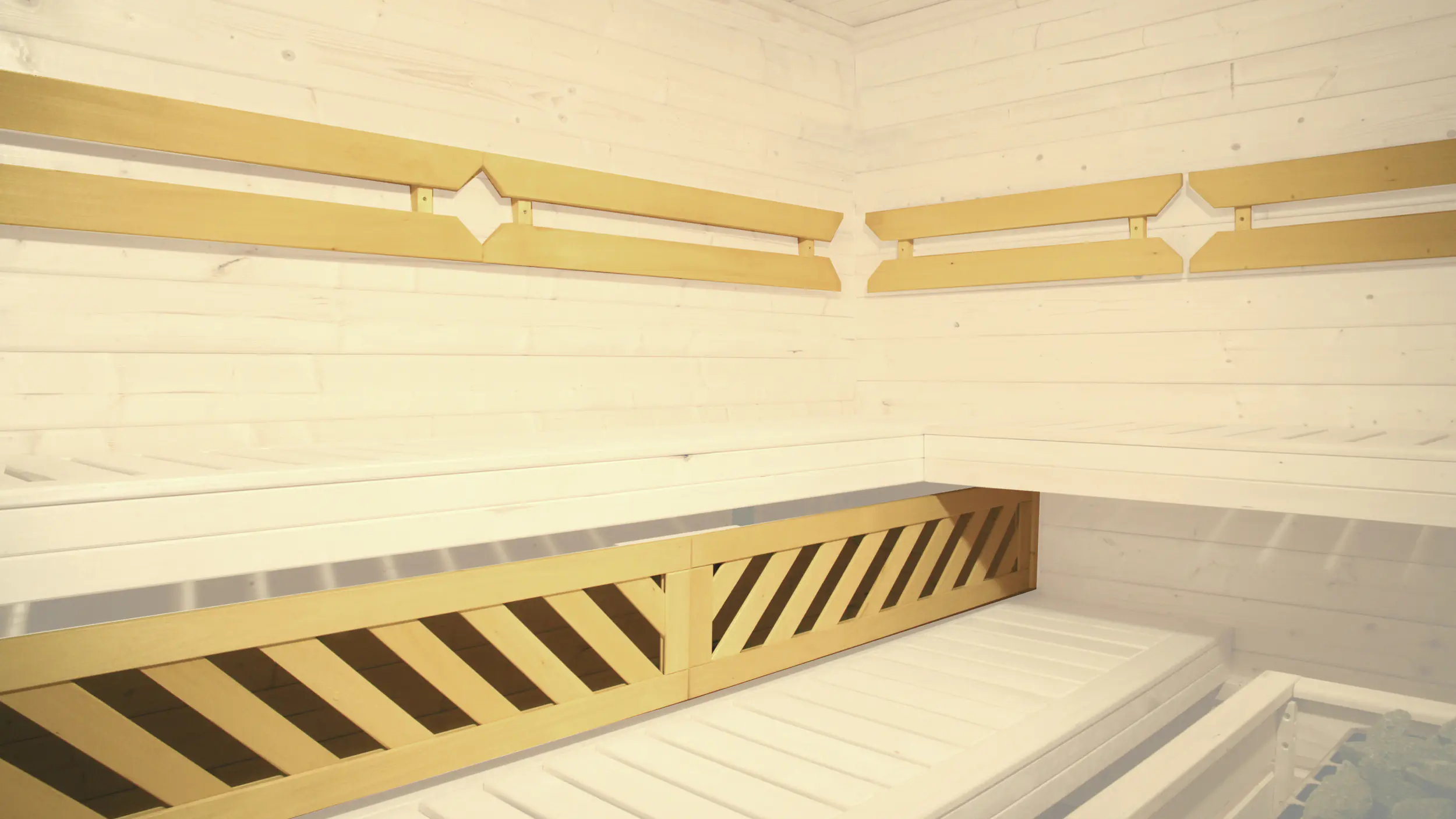 Weka Massivholz-Elementsauna Kemi Panorama 2 mit Glastür, 2 Fenstern und Saunaofen