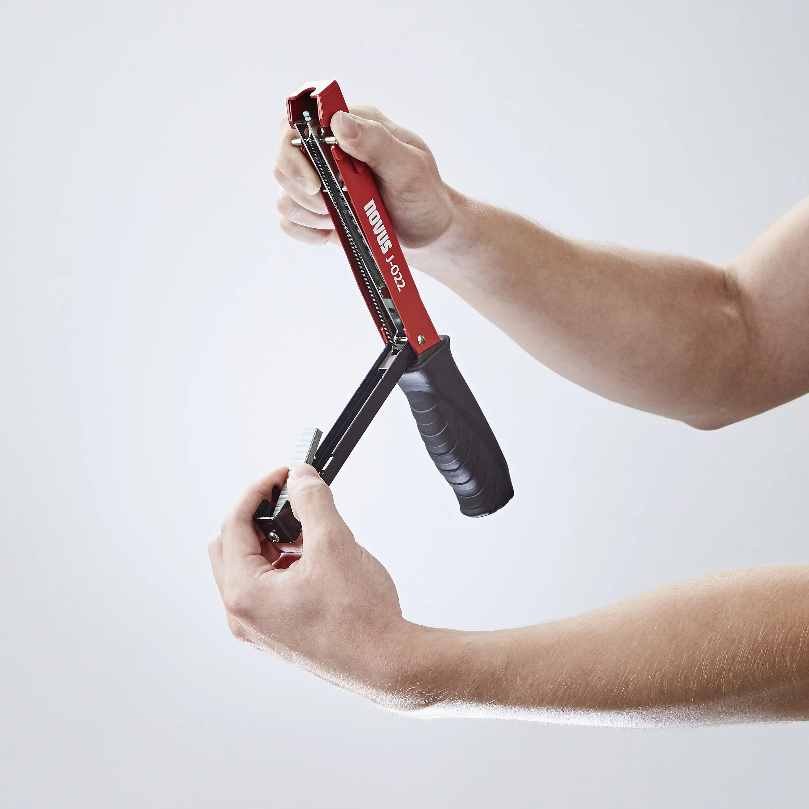 Novus Hammertacker J-022 für Feindrahtklammern H Typ 37 Novus Hammertacker J-022 für Feindrahtklammern H Typ 37