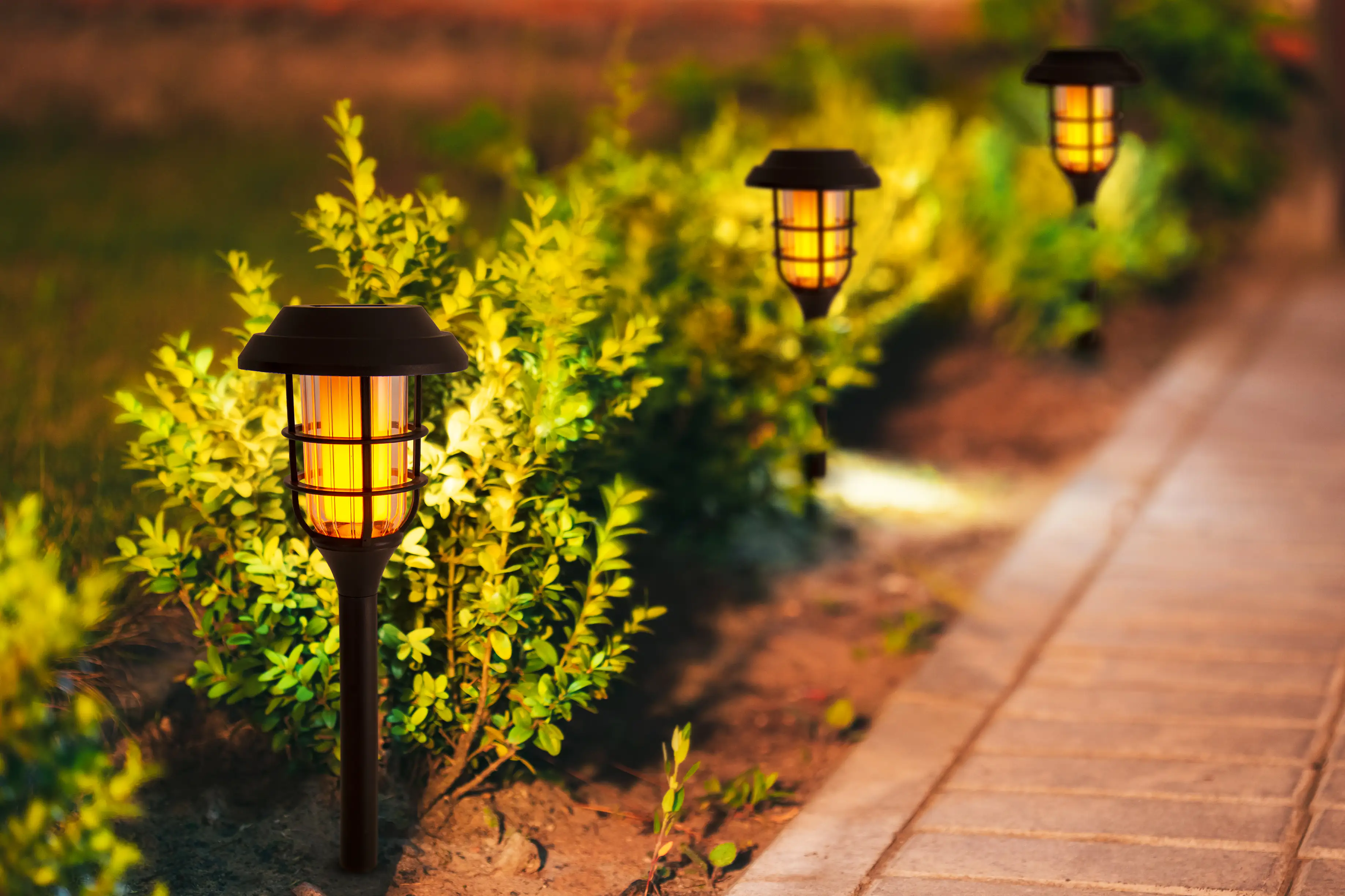 Light & More LED-Solar-Erdspieß Laterne mit Flammeneffekt