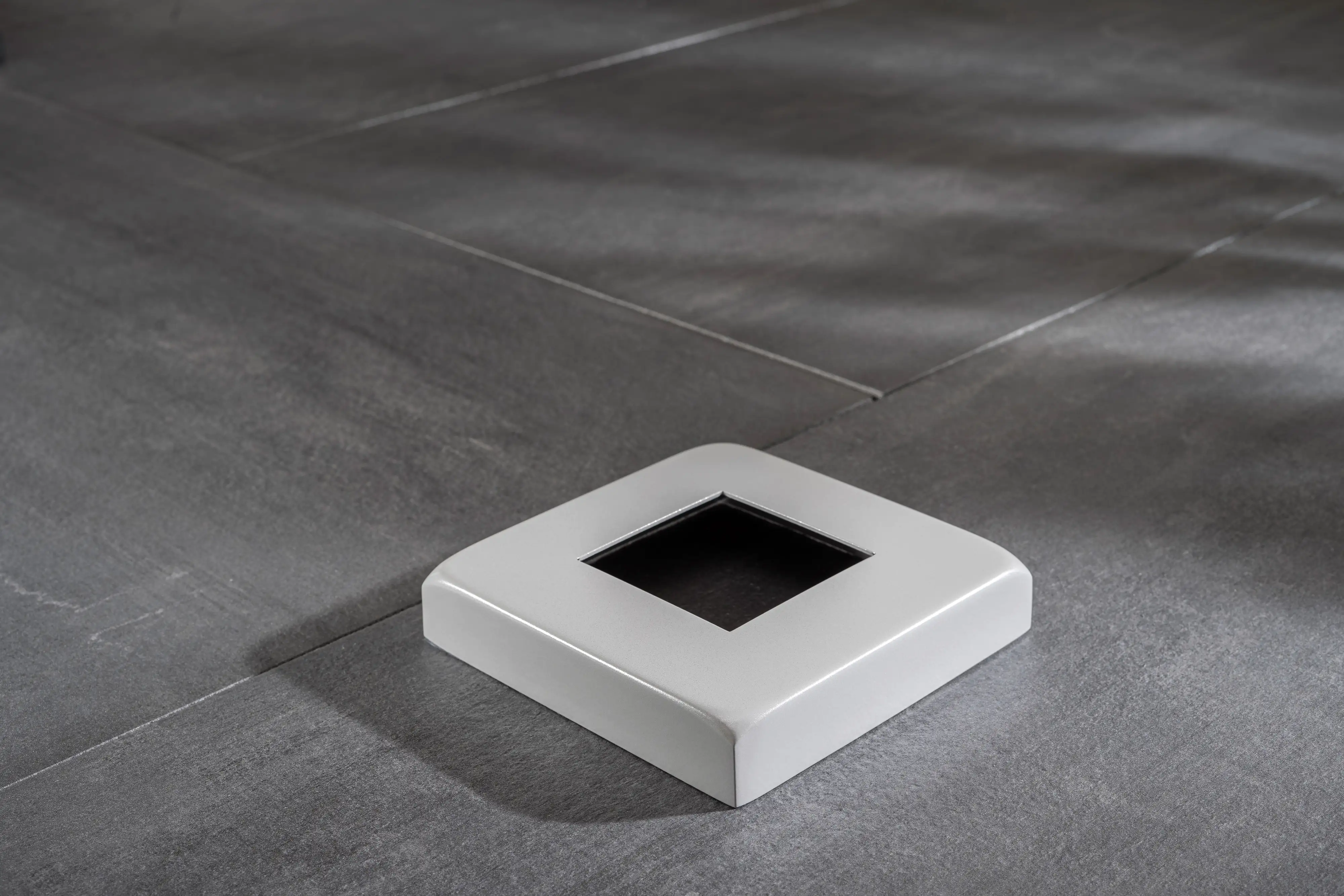 Ambiente Aluminium-Abdeckkappe 145 x 145 x 28 mm, Eloxal Silber