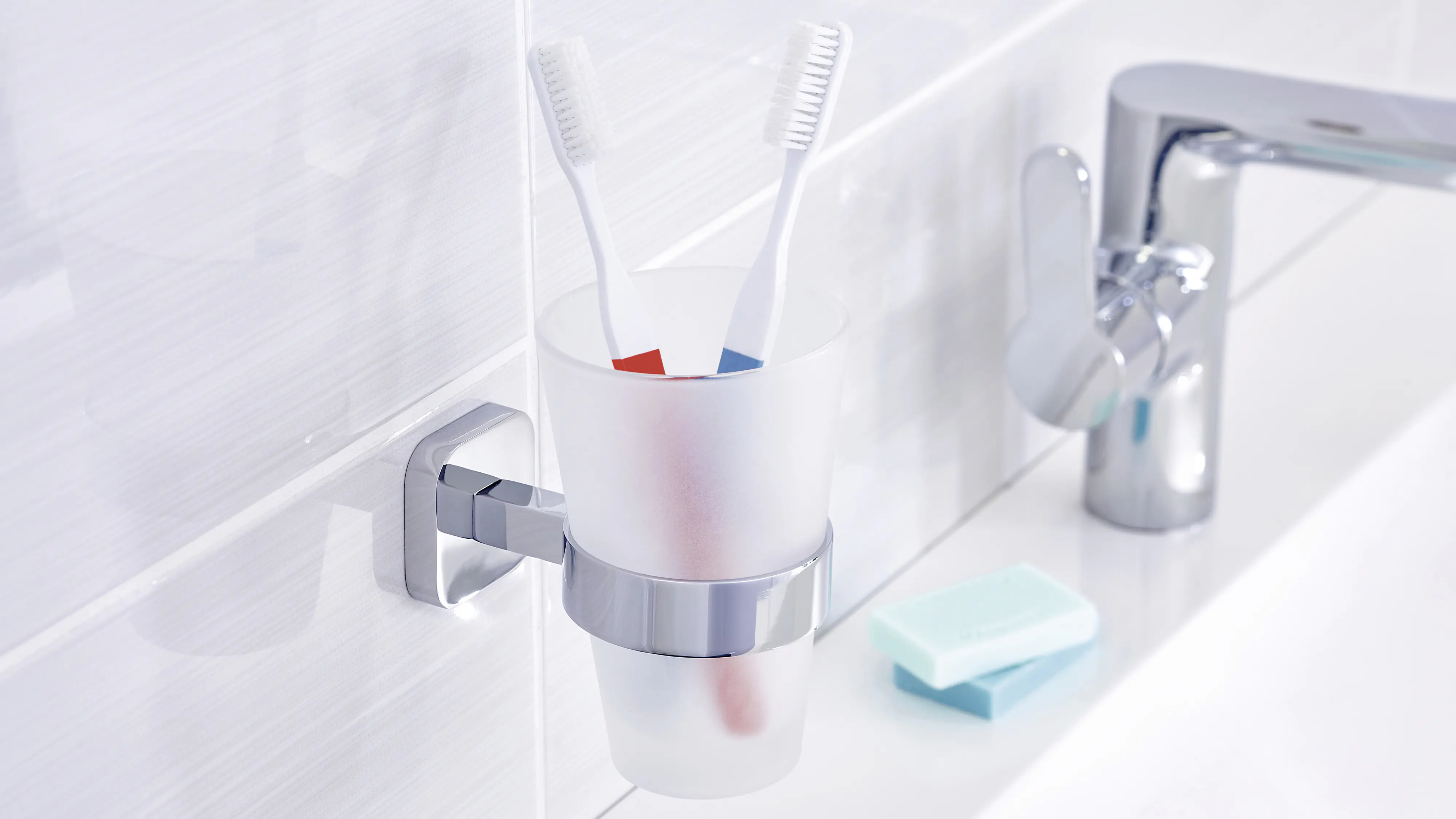 tesa Zahnputzbecher Elegaant Metall und Milchglas, chrom