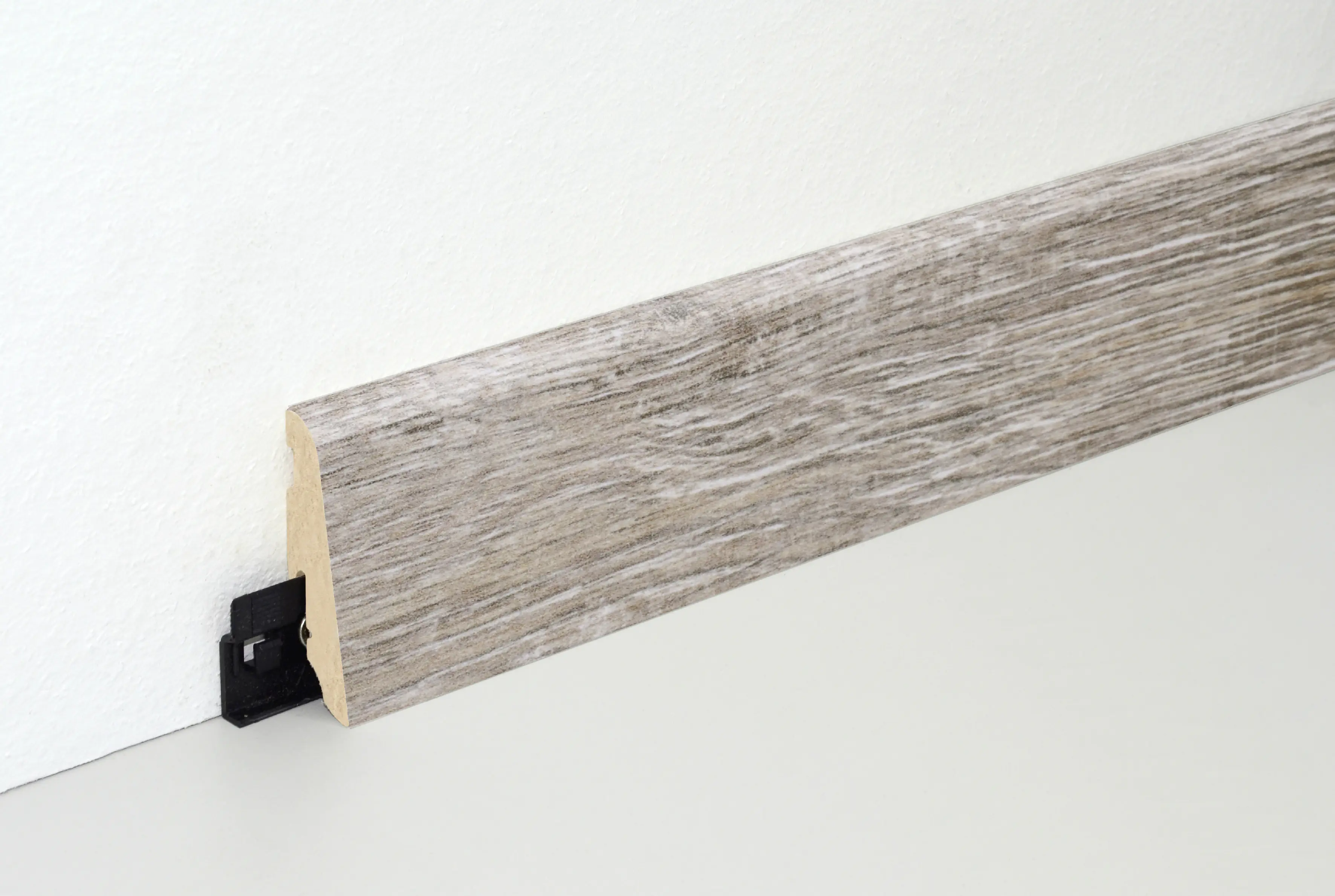 Neuhofer Fußleiste 240 cm 58 x 19 mm Eiche Vintage