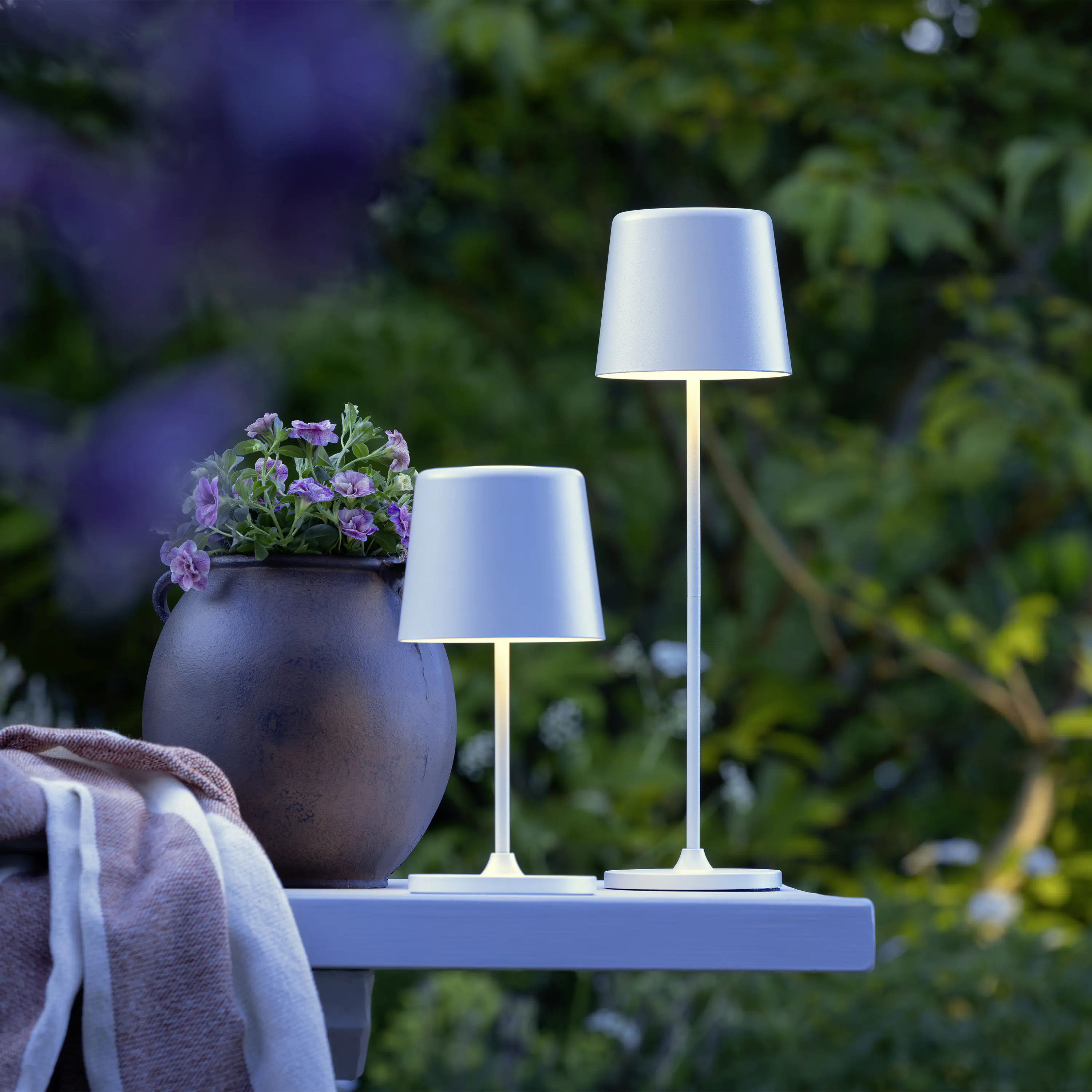 Brilliant LED Akku-Tischlampe Kaami 37 cm dimmbar USB-Kabel weiß warmweiß