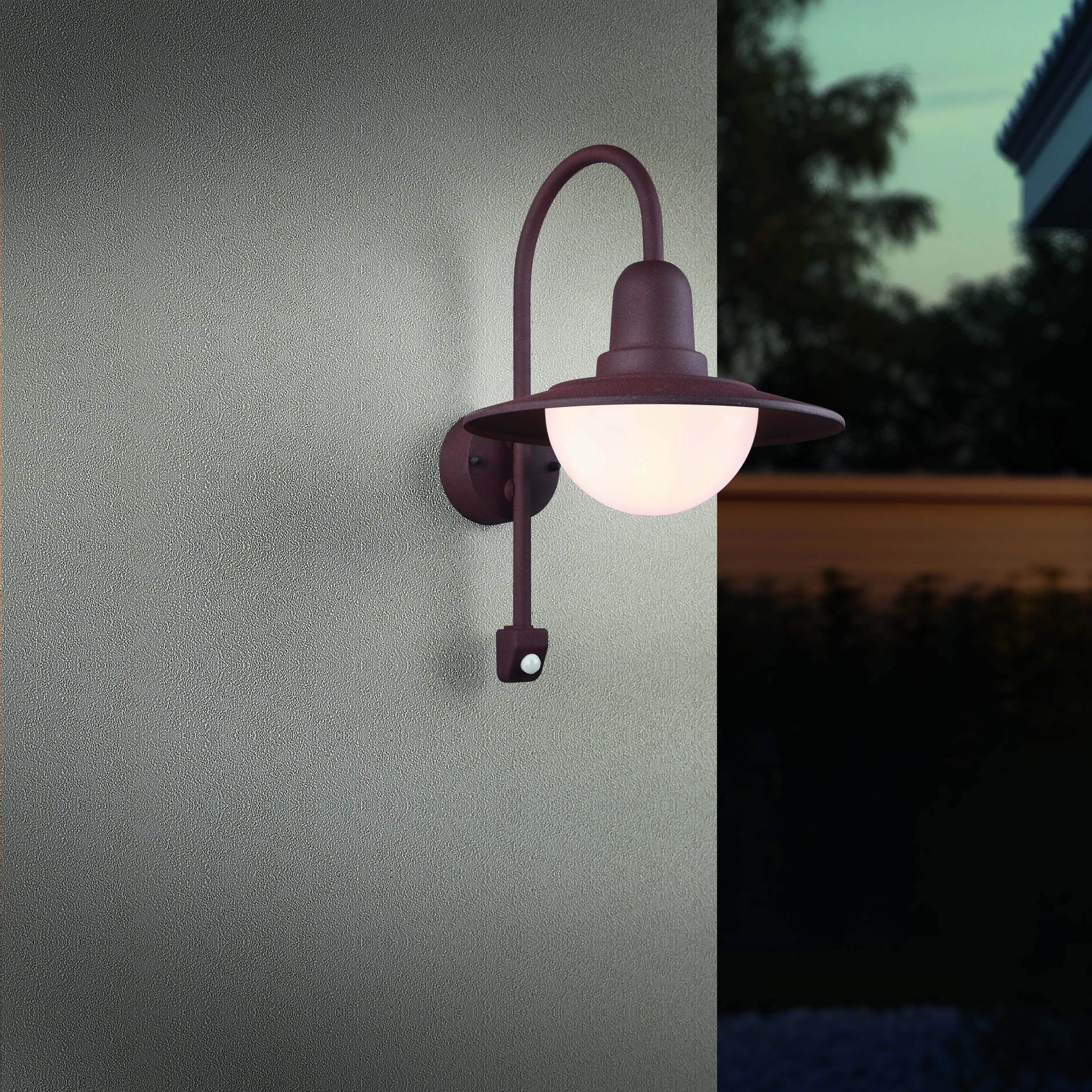 Trio Außen-Wandleuchte Norman rost mit Bewegungsmelder