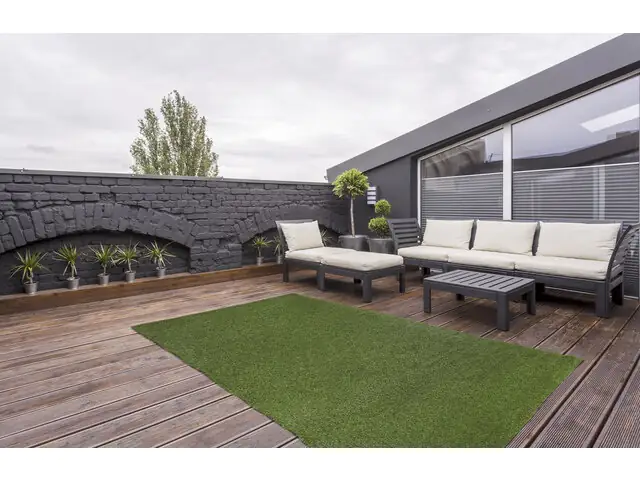 Kunstrasen Sydney  1 x 2 m grün mit Drainagelöchern