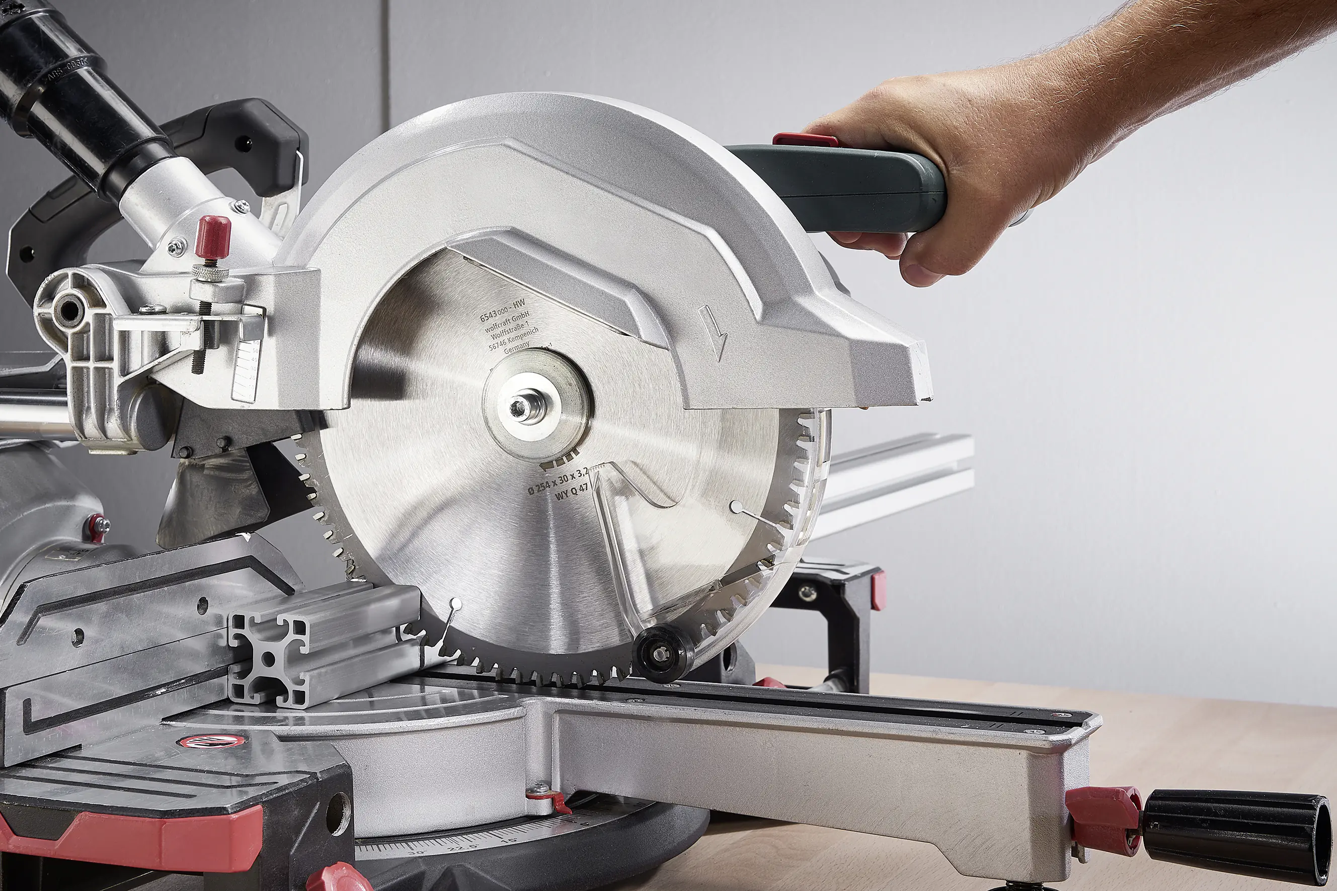 Wolfcraft Kapp- und Gehrungssägeblatt HM Serie lila 216 mm Wolfcraft Kapp- und Gehrungssägeblatt HM Serie lila 216 mm