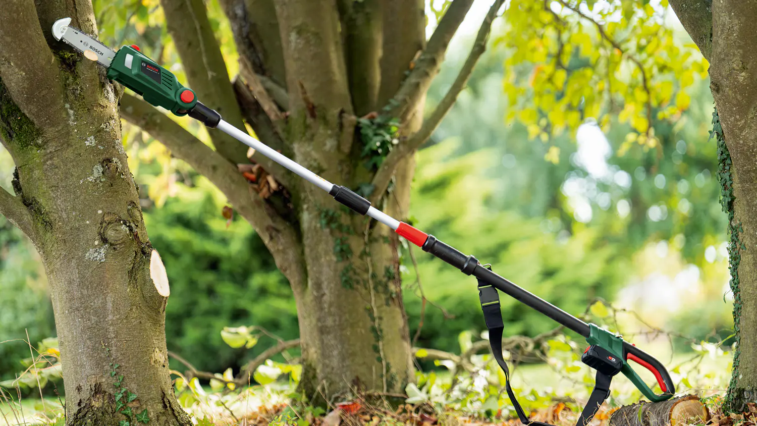 Bosch Akku-Teleskop-Hochentaster UniversalChainPole 18 Solo inkl. Kettensägenöl & Sägekette Bosch Akku-Teleskop-Hochentaster UniversalChainPole 18 Solo inkl. Kettensägenöl & Sägekette