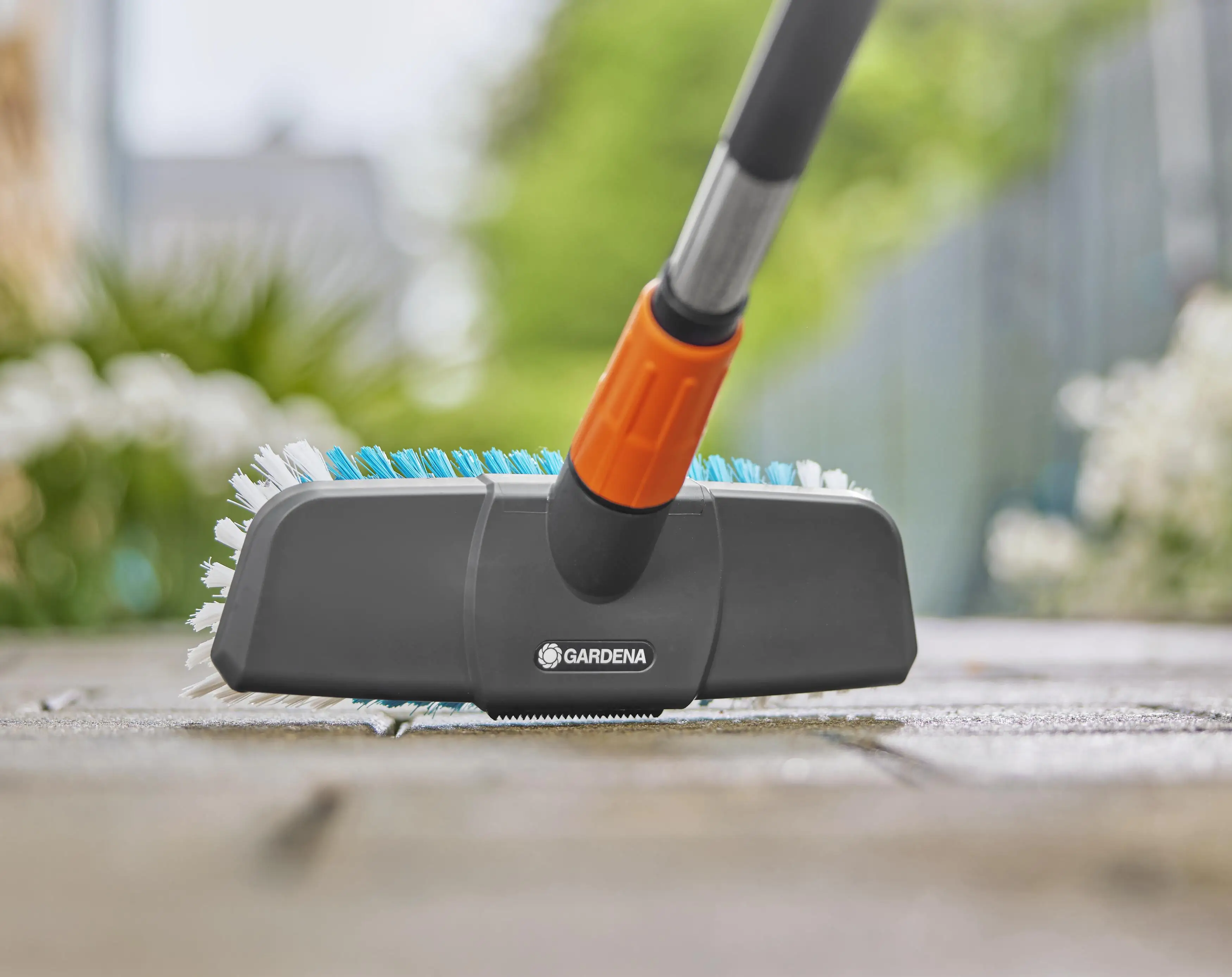 Gardena Cleansystem Stielbürste hard 28,8 cm Gardena Cleansystem Stielbürste hard 28,8 cm
