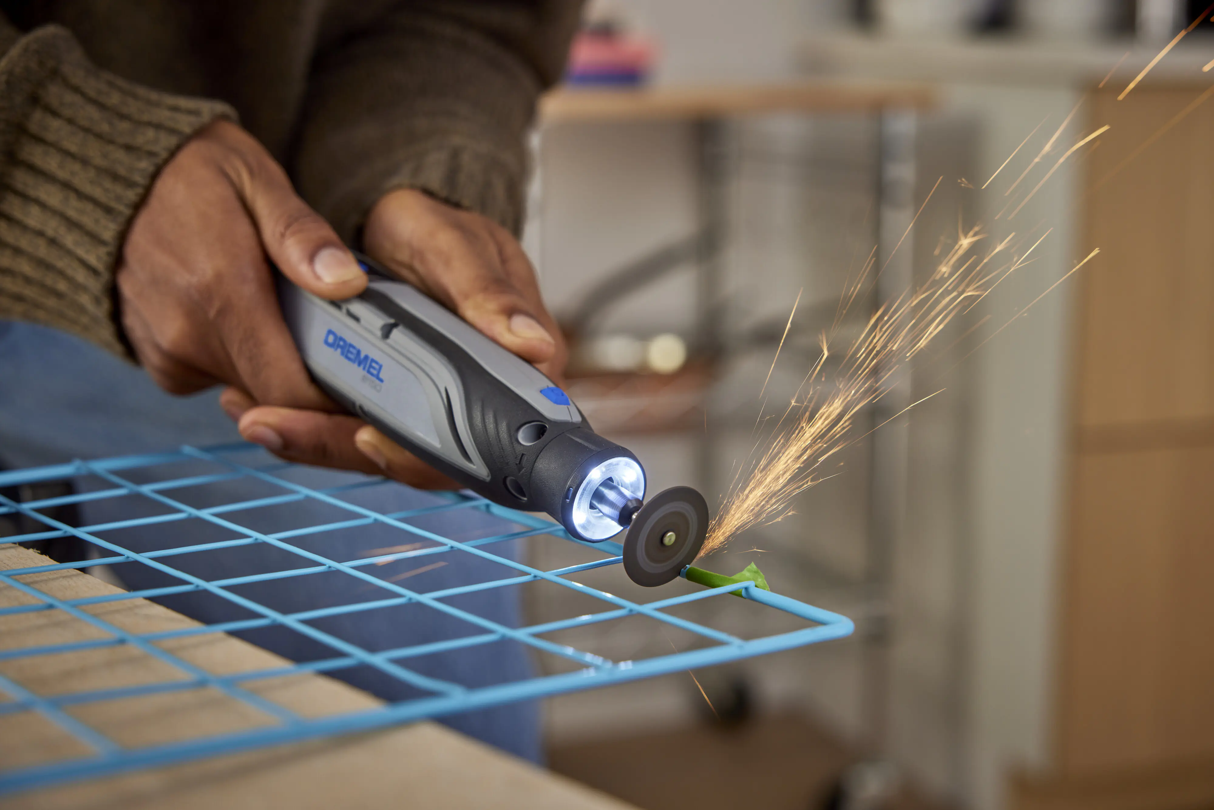 Dremel Akku-Multifunktionswerkzeug 8150-20 inkl. 20 Zubehörteilen und USB-C-Ladekabel