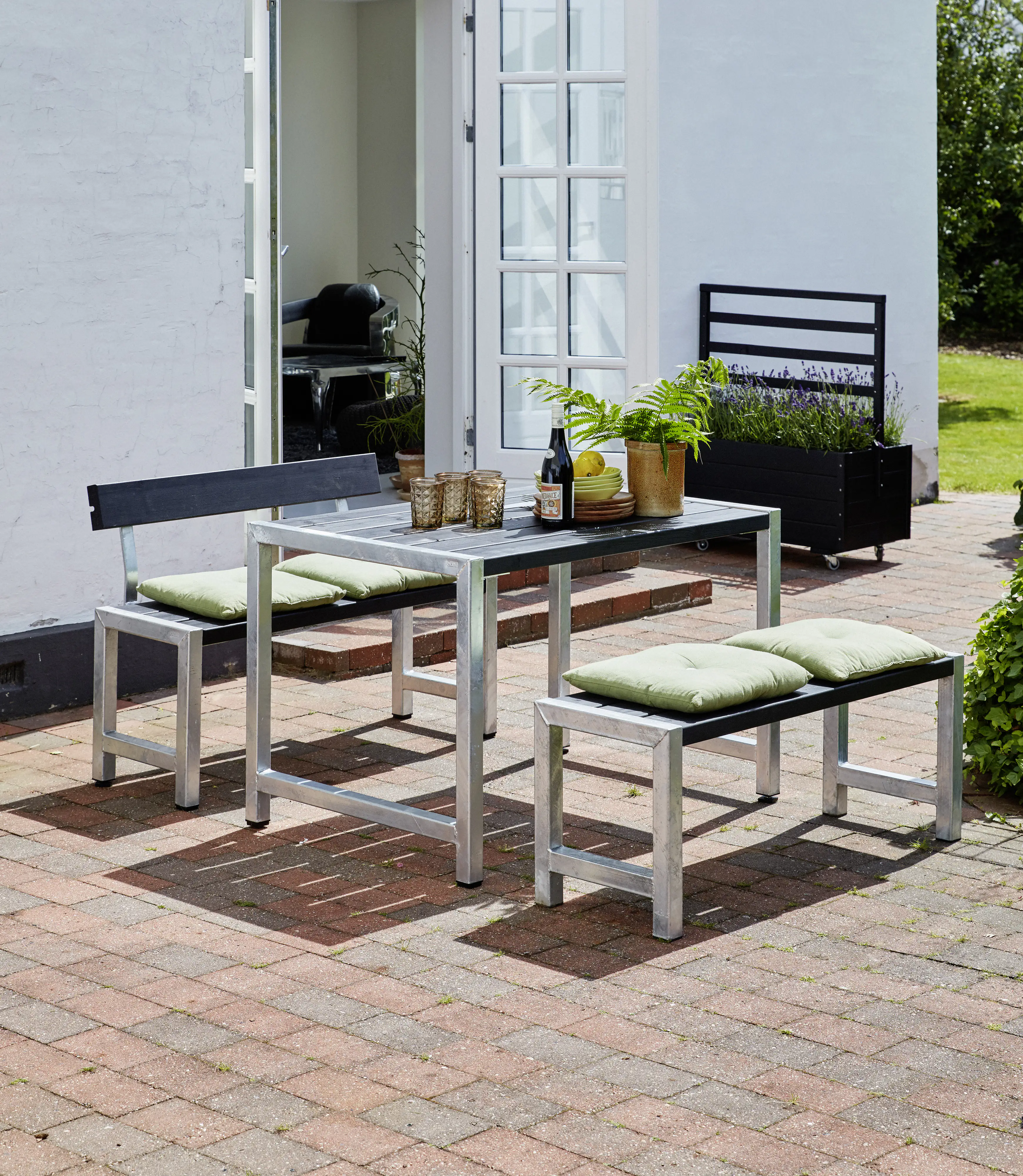 Plus Cafebank 127x38x45 cm   RAL 9005 Schwarz