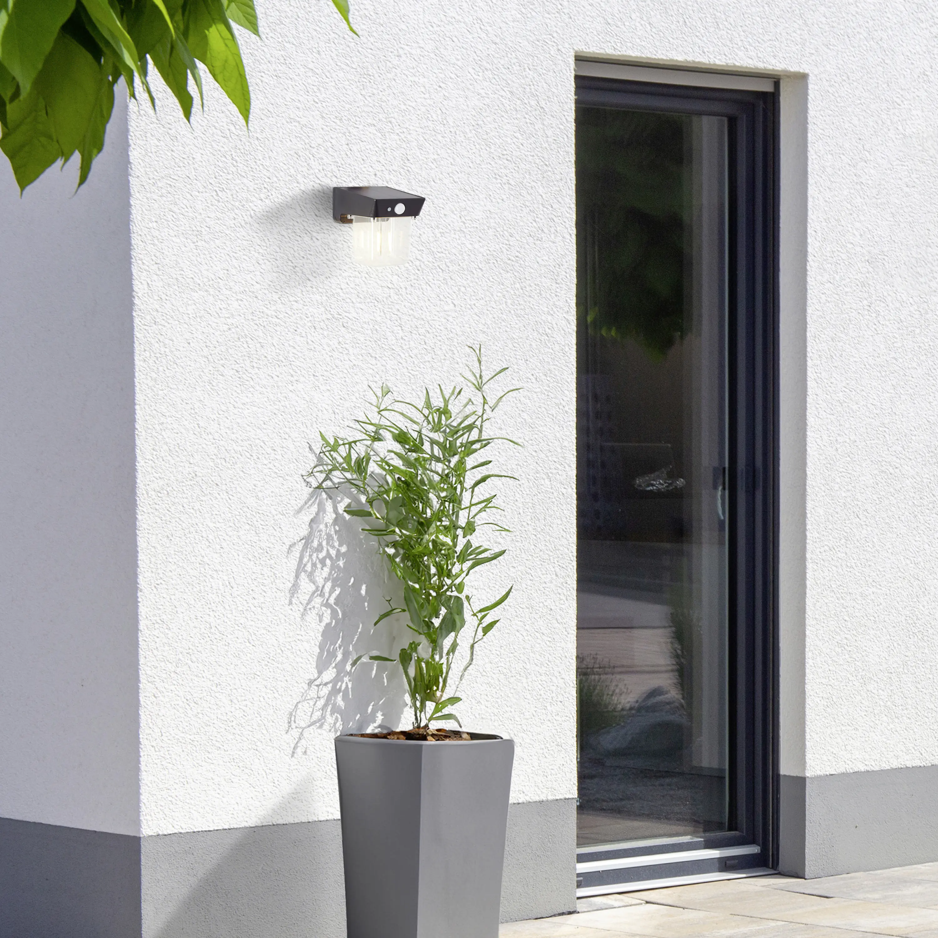 Brilliant Solar-Außenwandleuchte Parson 2W warmweiß Bewegungsmelder Brilliant Solar-Außenwandleuchte Parson 2W warmweiß Bewegungsmelder