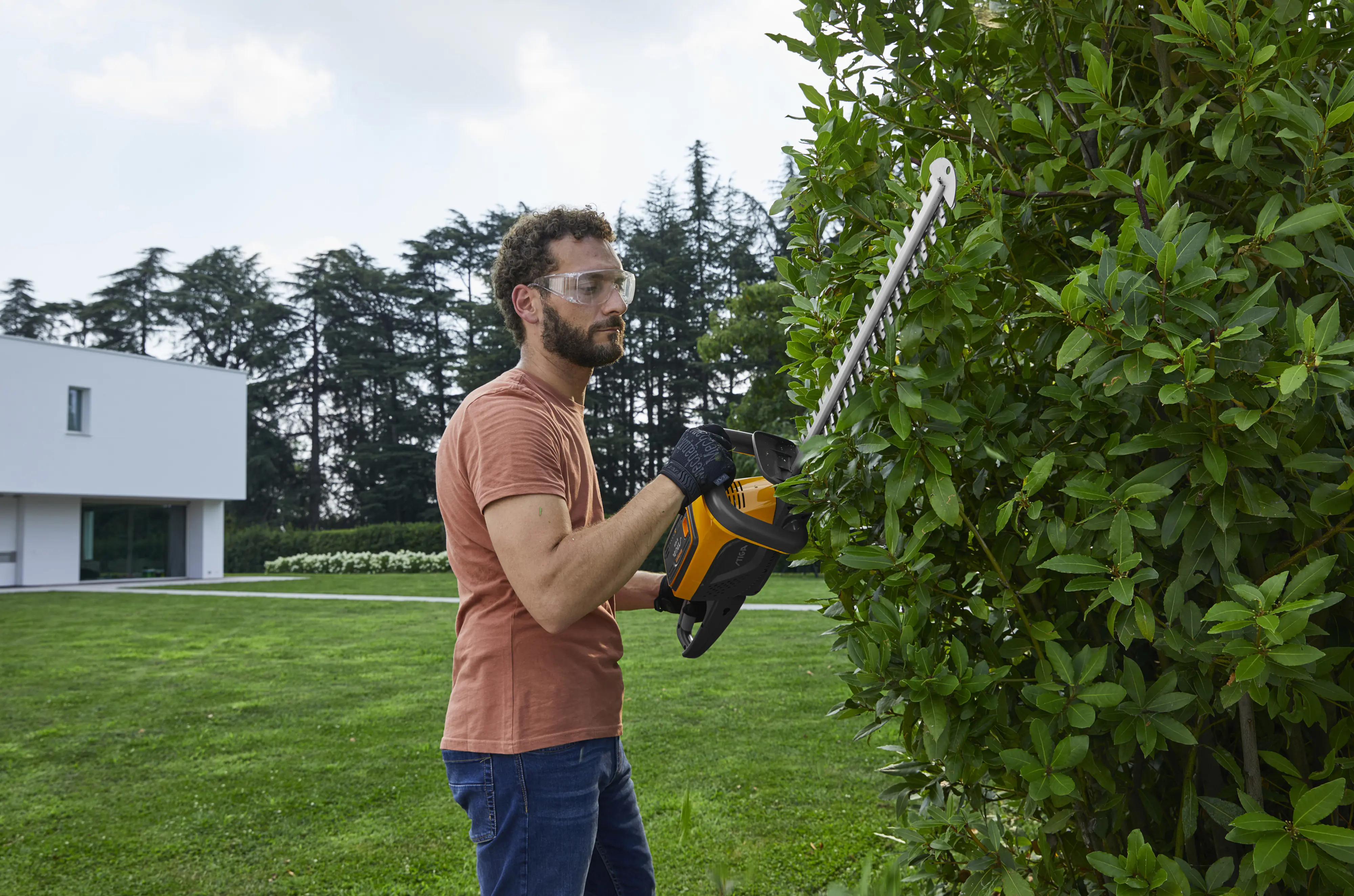 Stiga Akku-Heckenschere HT 500e Schnittlänge 51 cm 2 Ah 48 Volt