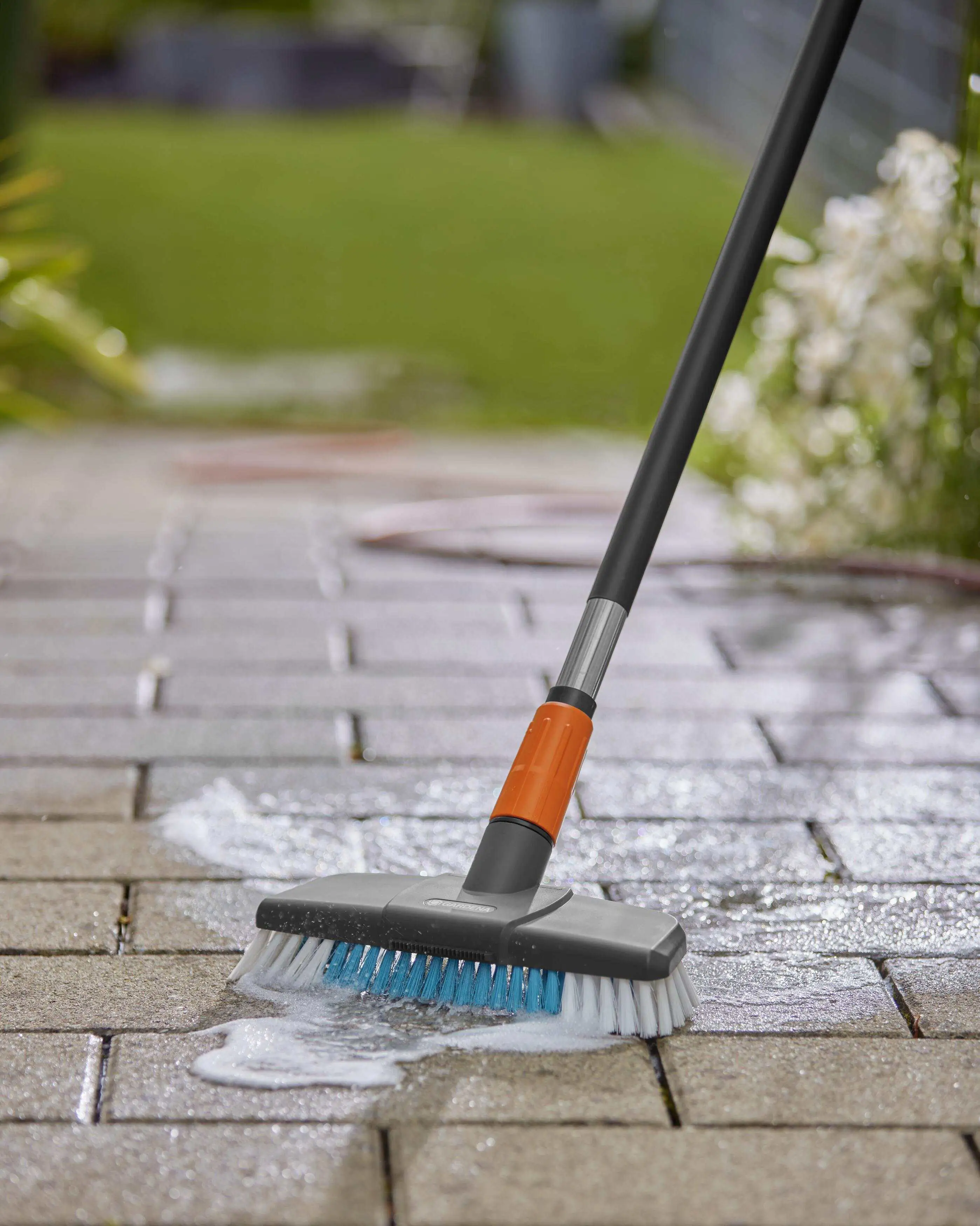 Gardena Cleansystem Stielbürste hard 28,8 cm Gardena Cleansystem Stielbürste hard 28,8 cm