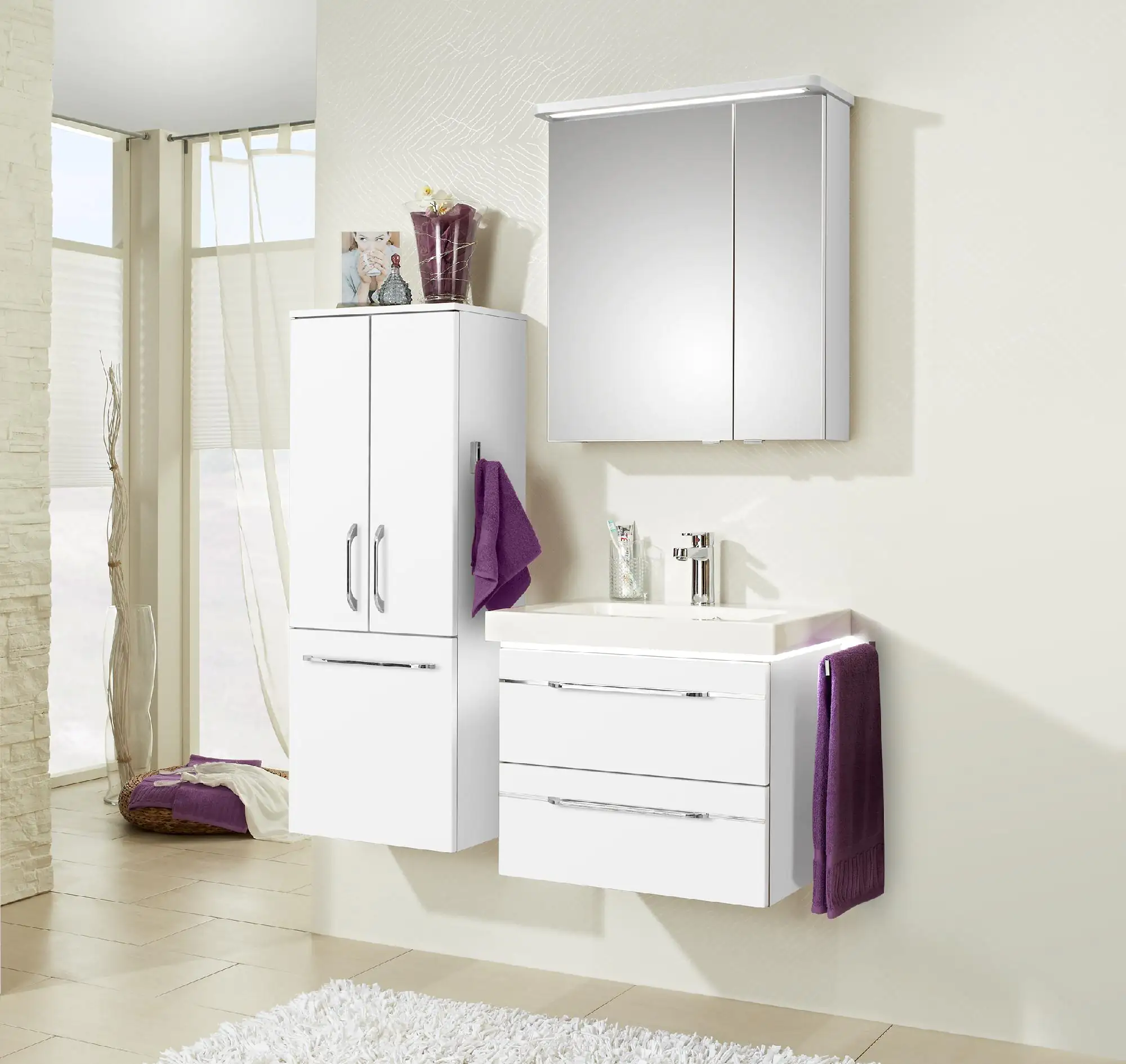 Pelipal Badmöbel-Set Balto Weiß Hgl/Weiß Glanz mit Leuchtfuge + Midischrank 111 cm