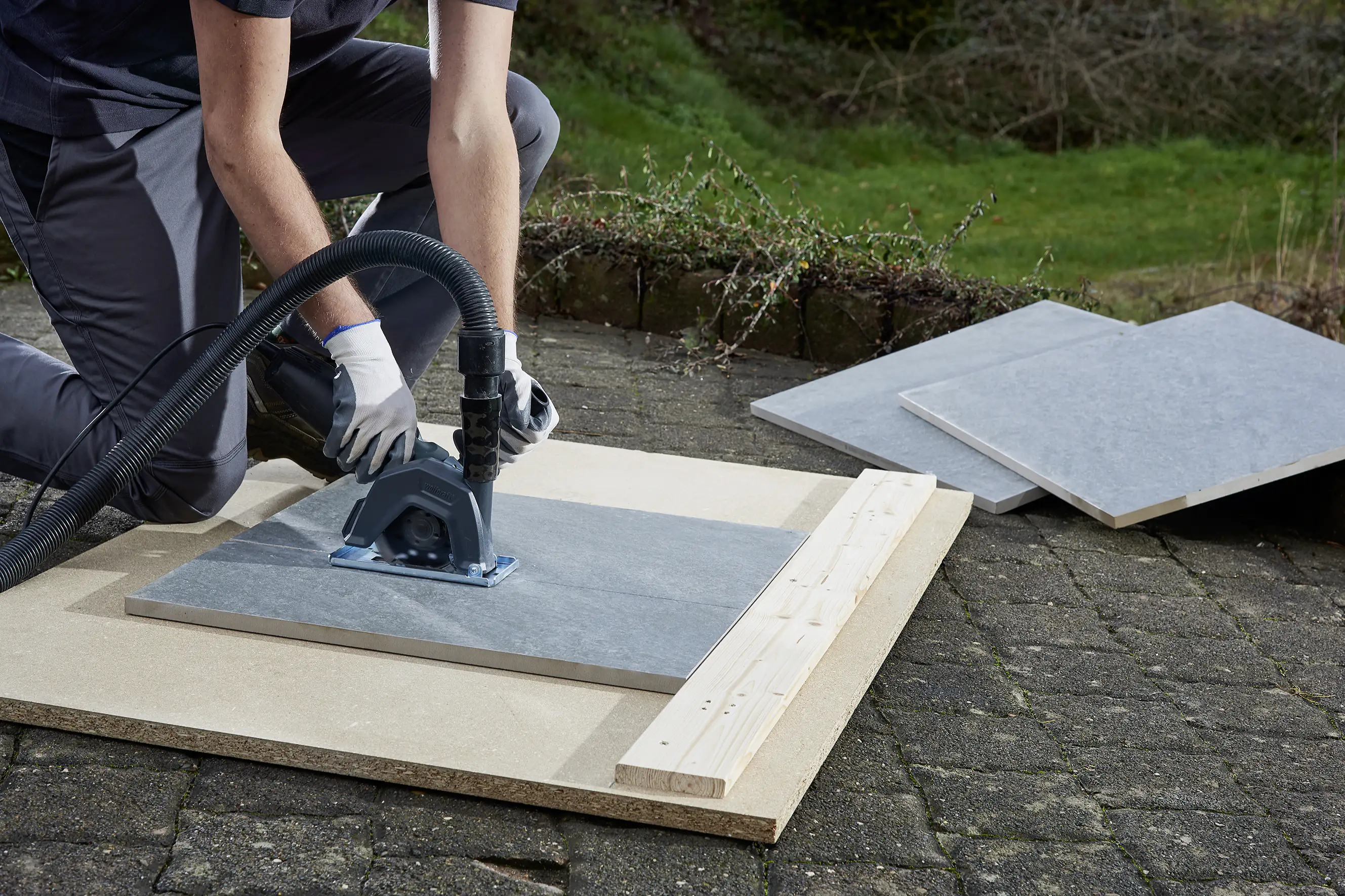 Wolfcraft Absaughaube mit Führungsschlitten für Winkelschleifer Wolfcraft Absaughaube mit Führungsschlitten für Winkelschleifer